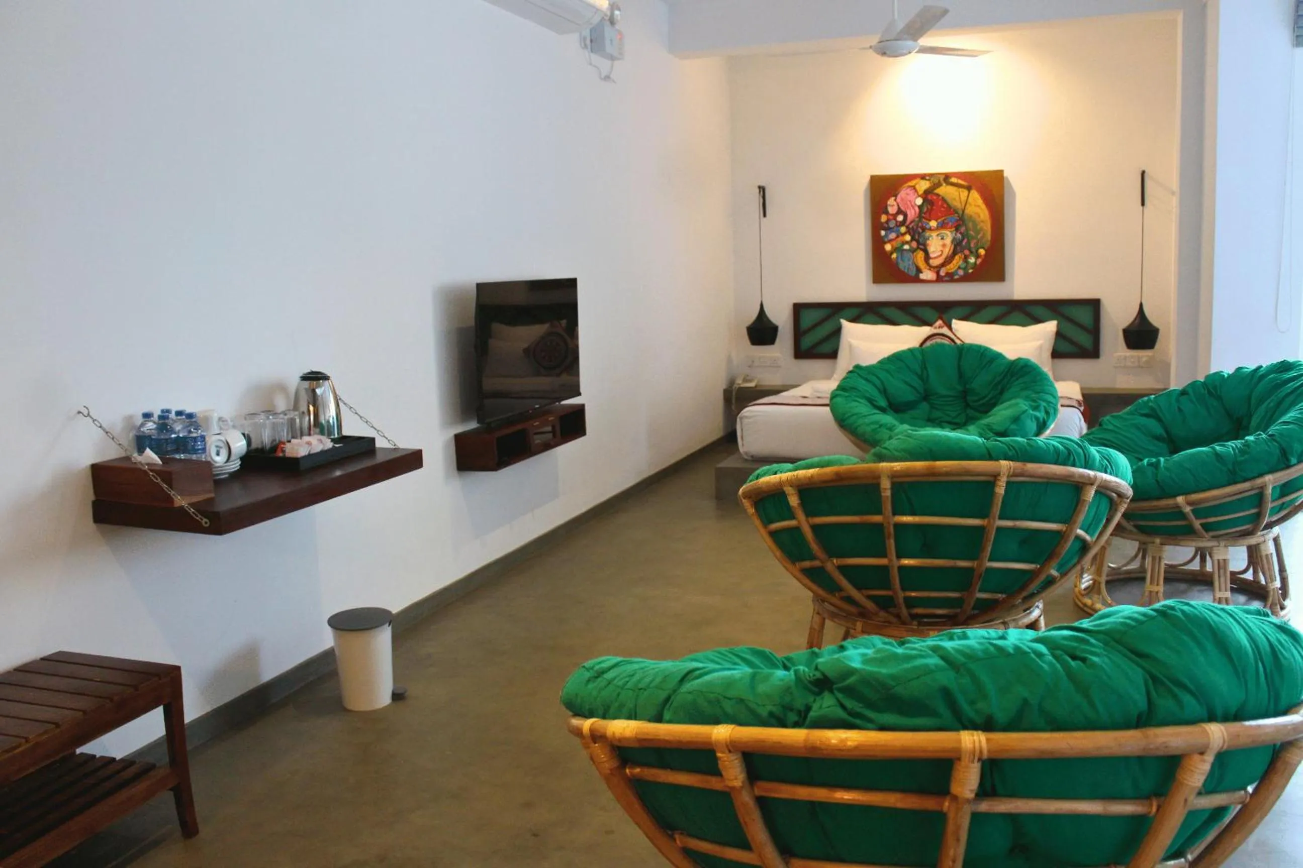 Communal lounge/ TV room in The Chariot Hikkduwa Resort