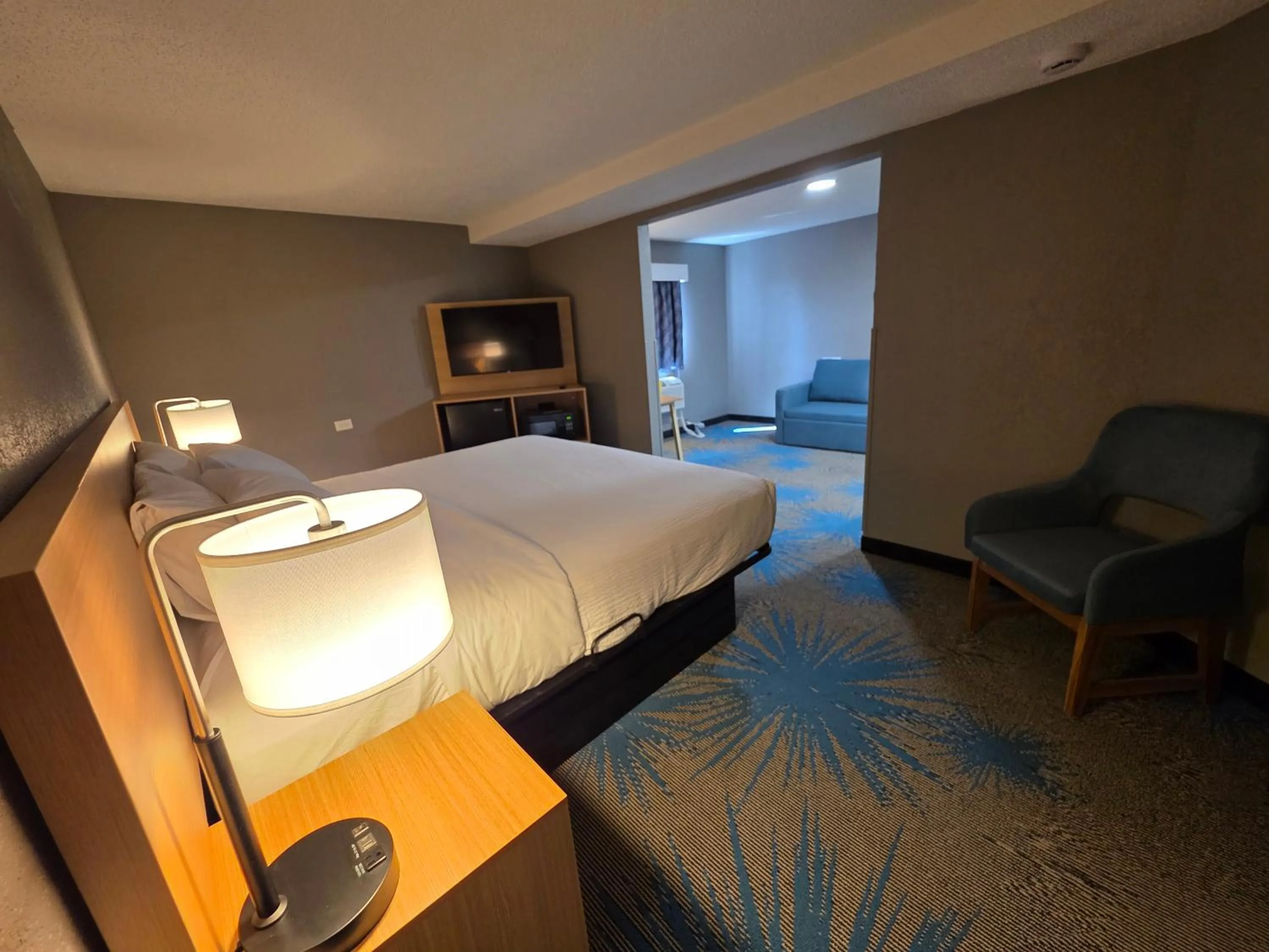 Bed in Days Inn by Wyndham Waukegan