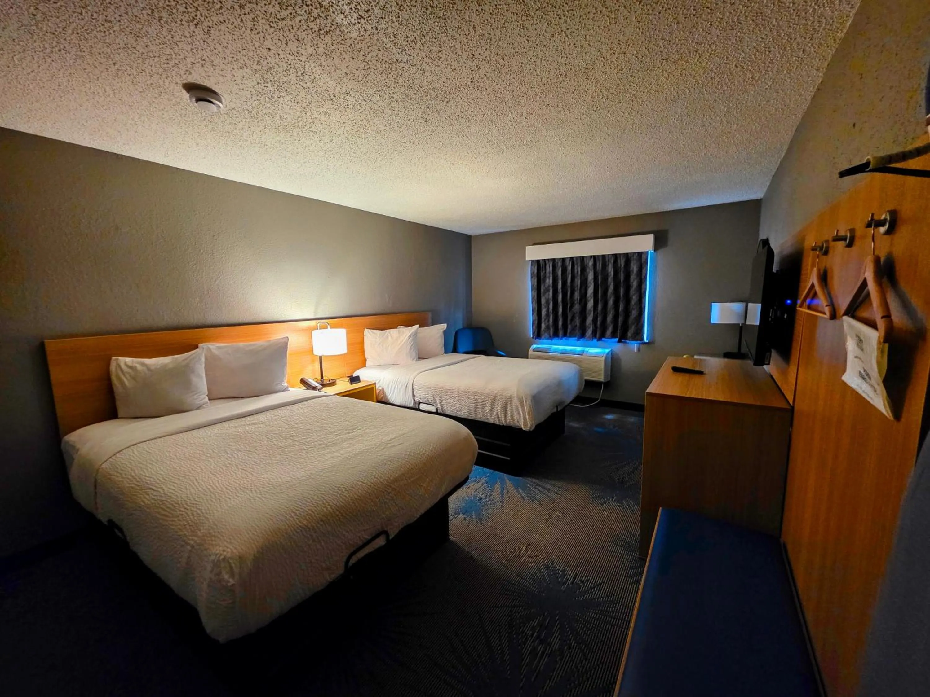 Bed in Days Inn by Wyndham Waukegan