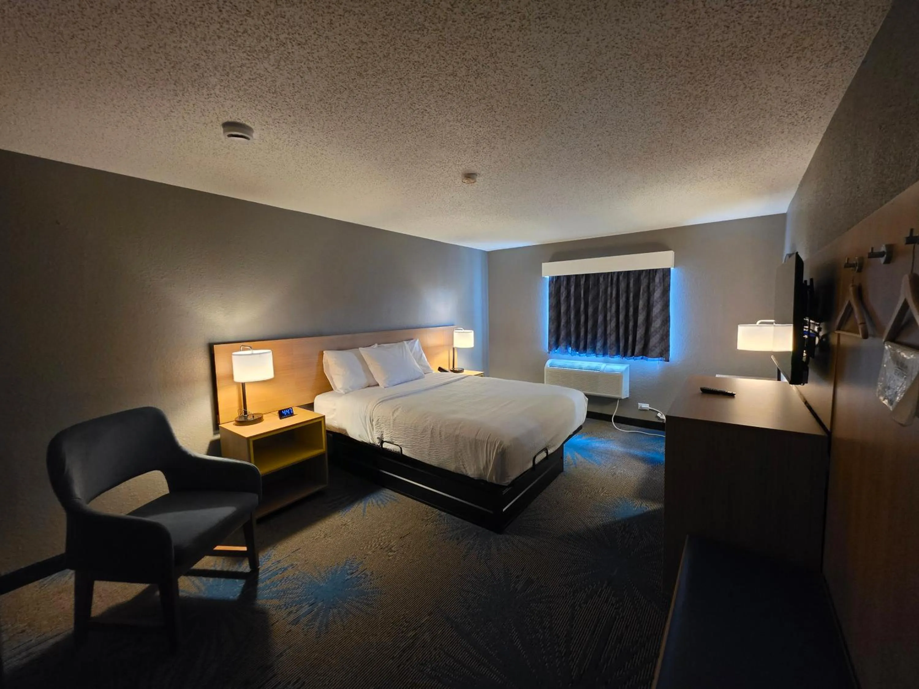 Bed in Days Inn by Wyndham Waukegan