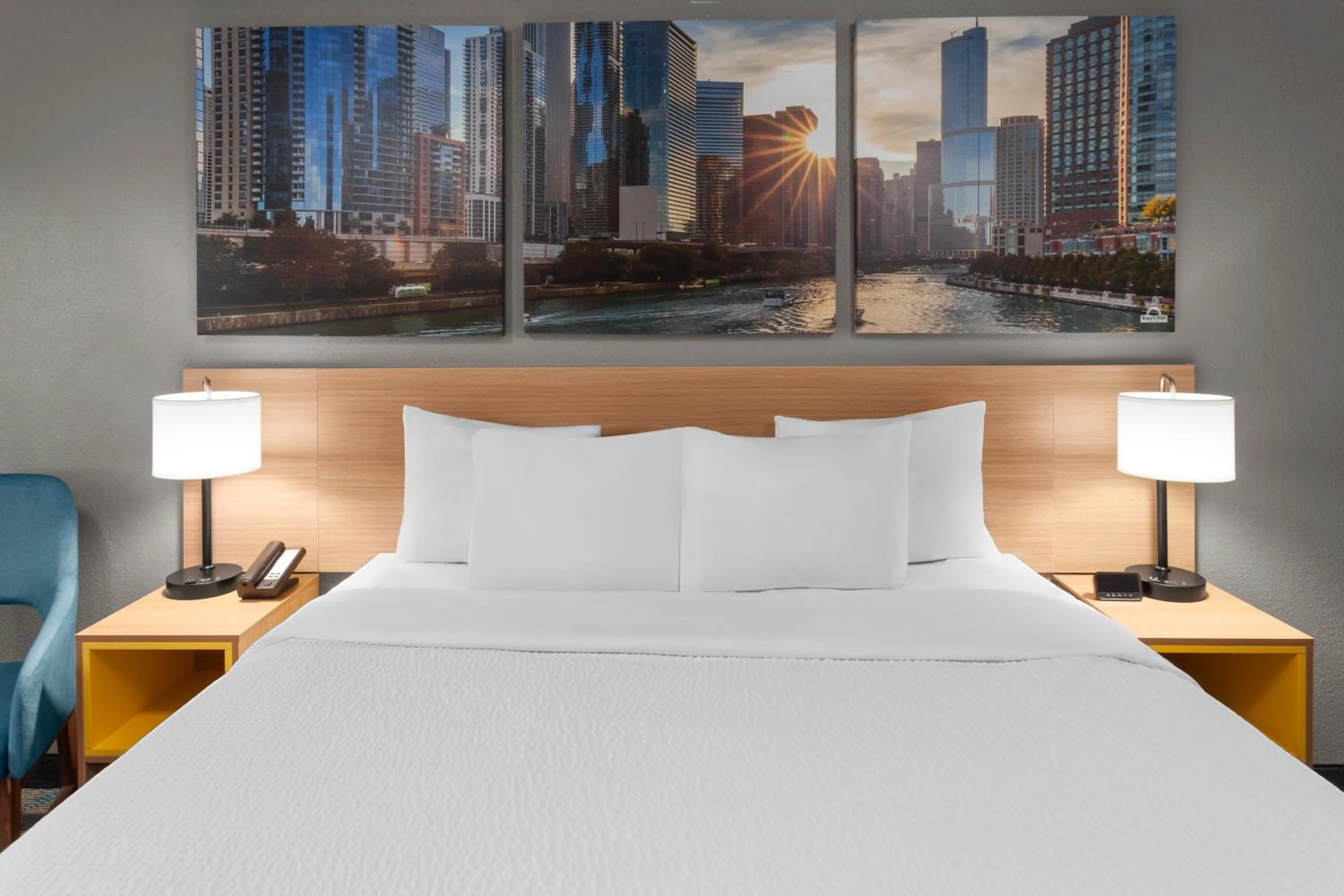 Bed in Days Inn by Wyndham Waukegan