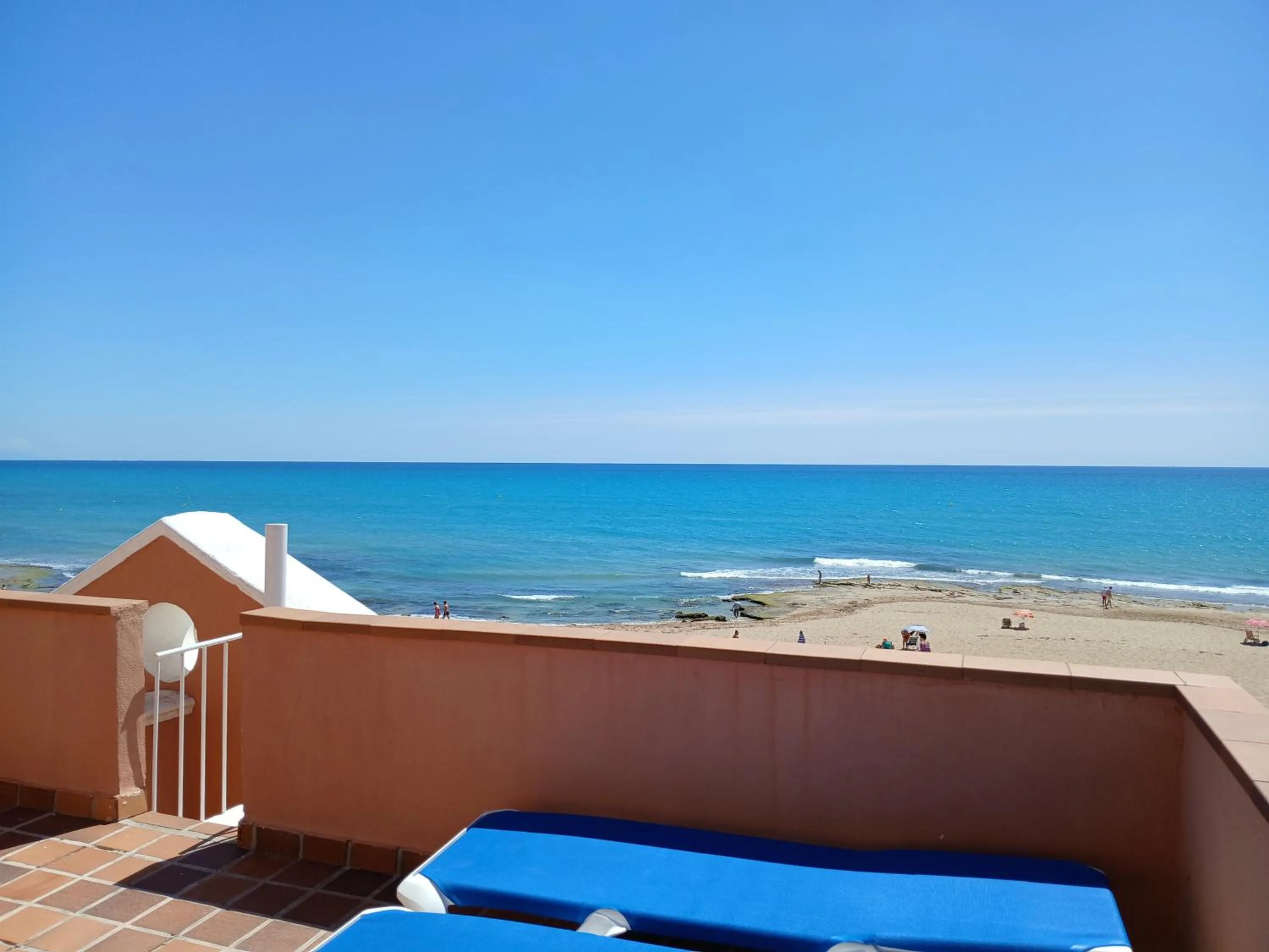 Solarium in Lloyds Beach Club