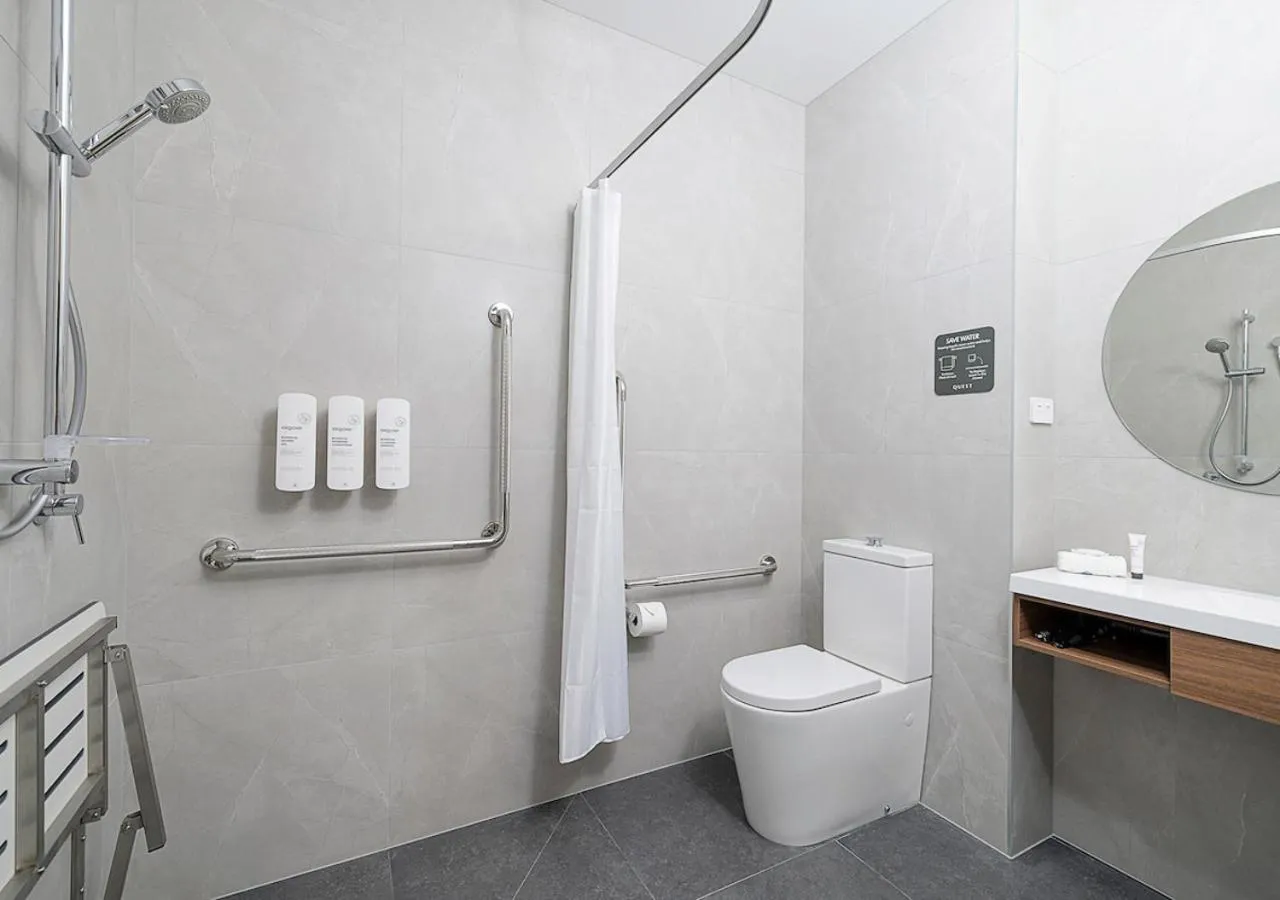 Shower in Quest on Kilmore