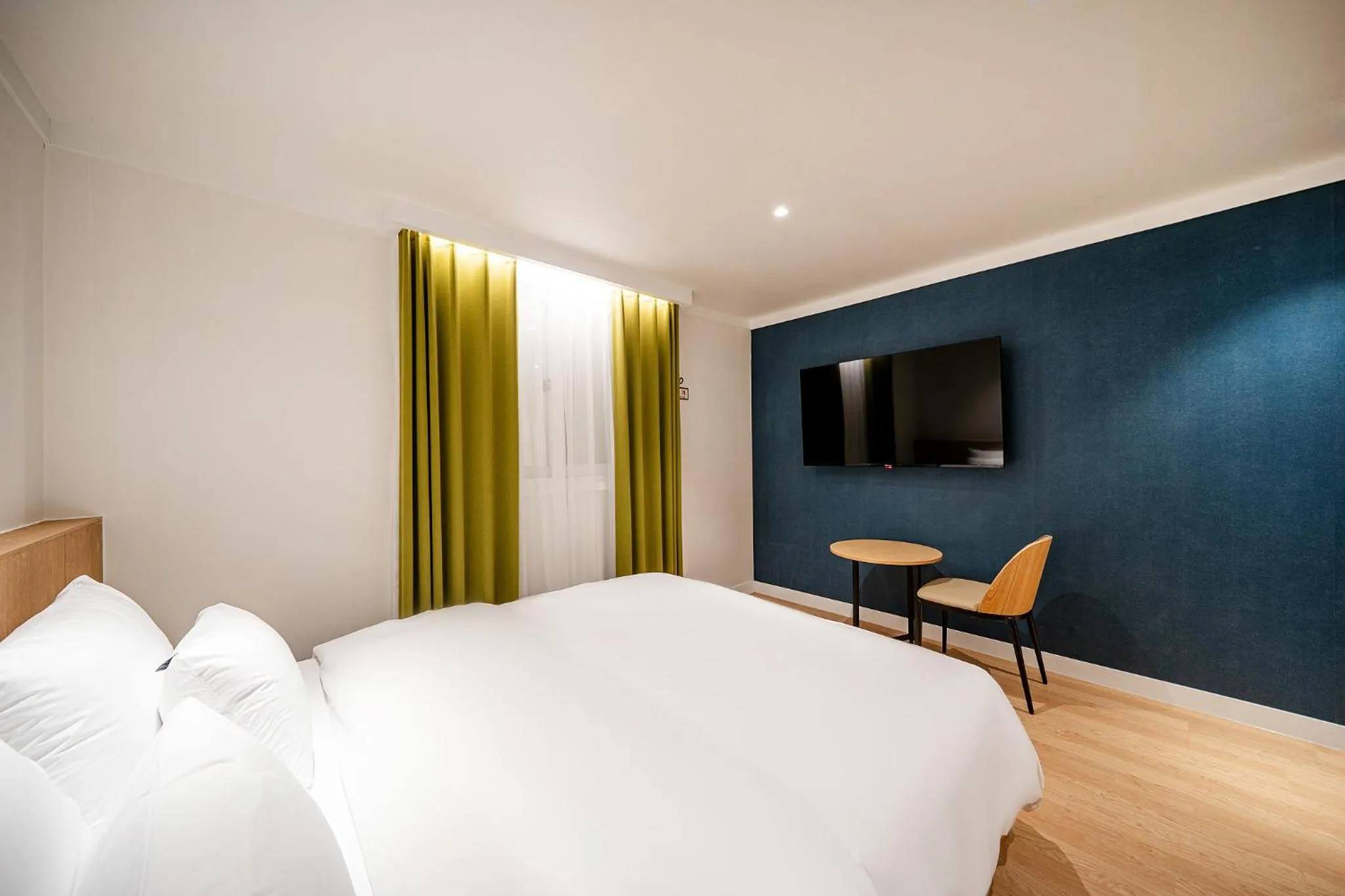 Photo of the whole room, Bed in Hound Hotel Gumi indong