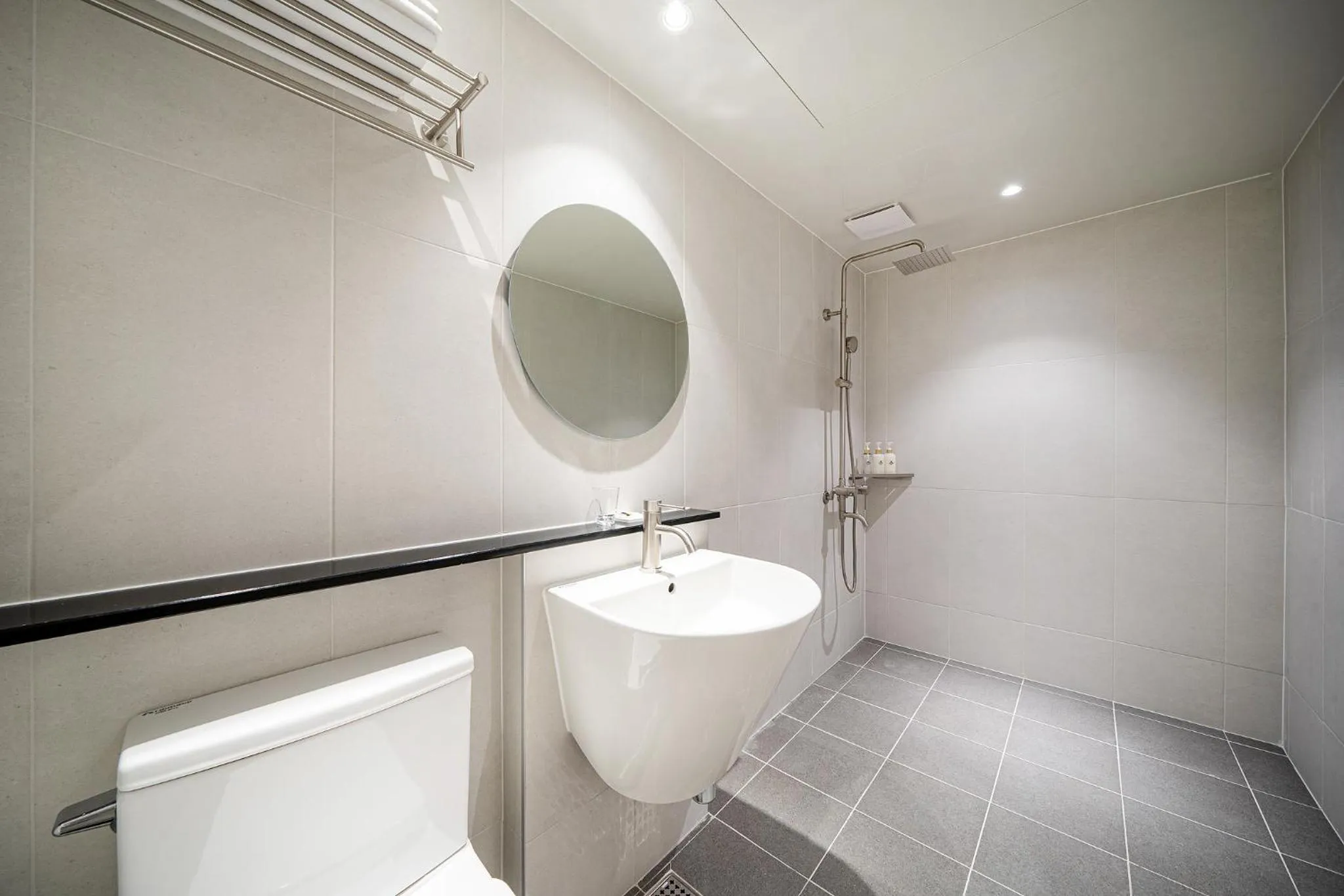 Toilet in Hound Hotel Gumi indong