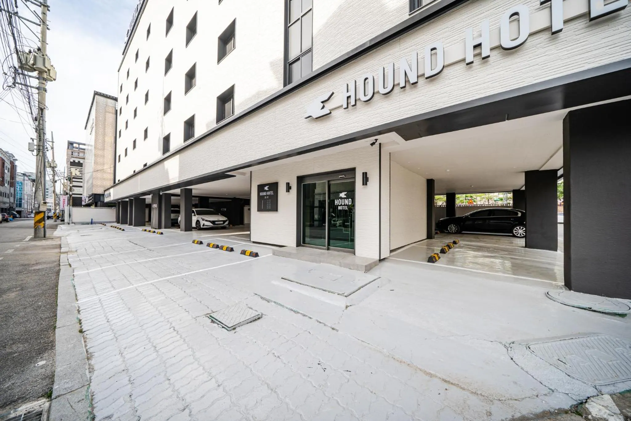 Property building in Hound Hotel Gumi indong