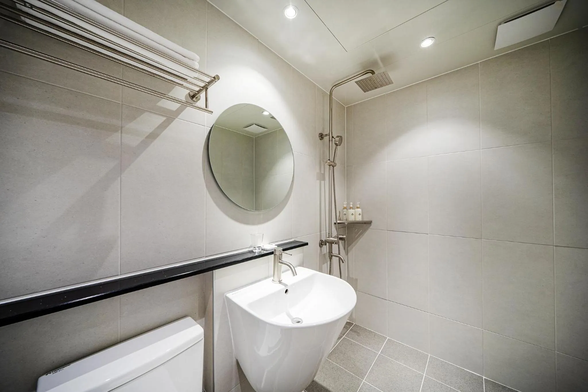 Toilet in Hound Hotel Gumi indong