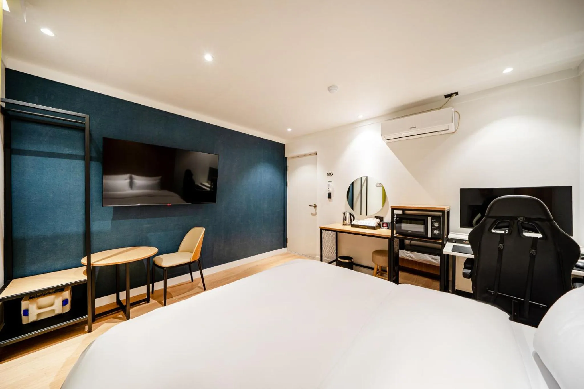 TV and multimedia, Bed in Hound Hotel Gumi indong