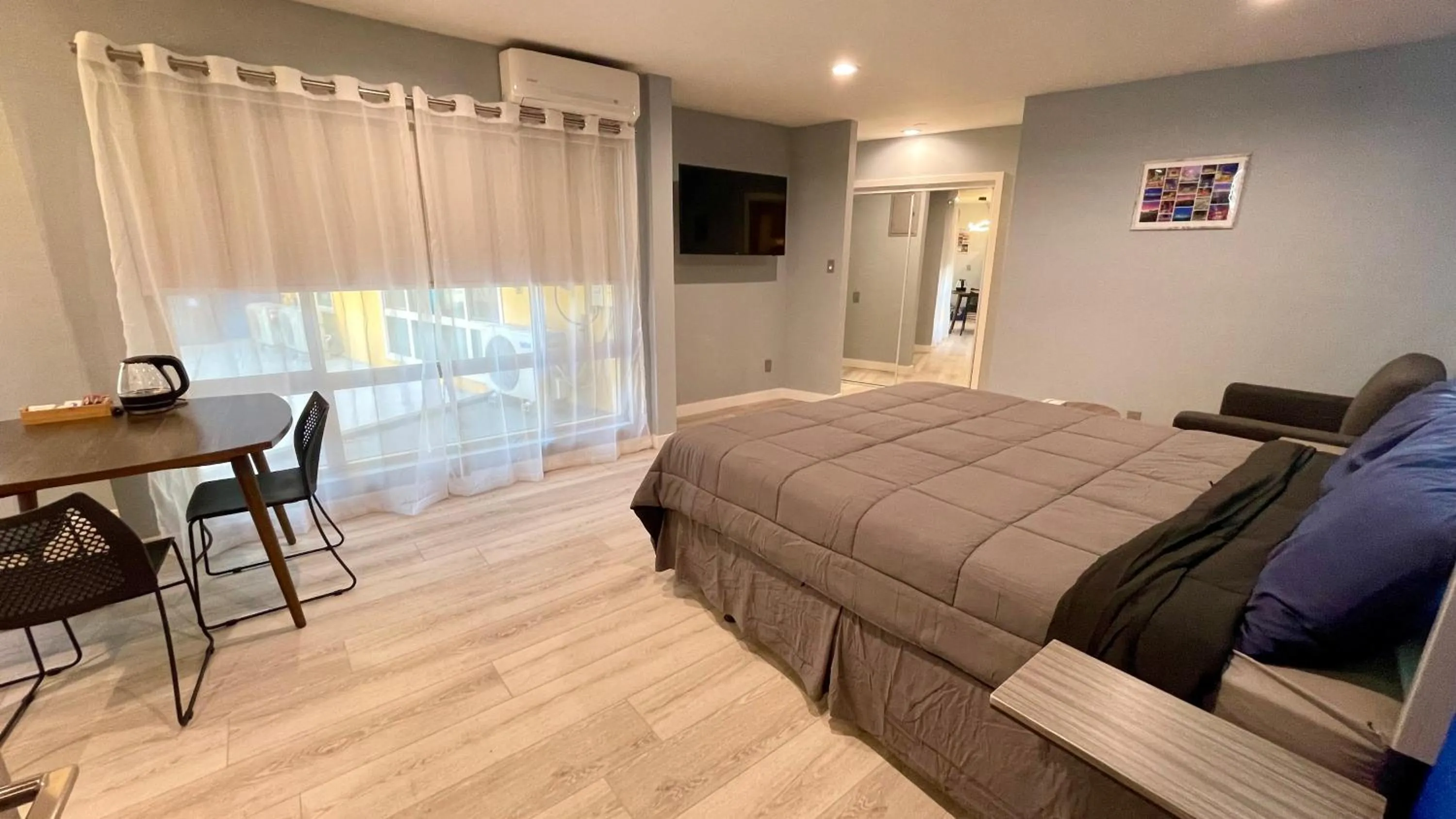 Bed in Quintessence ApartHotel