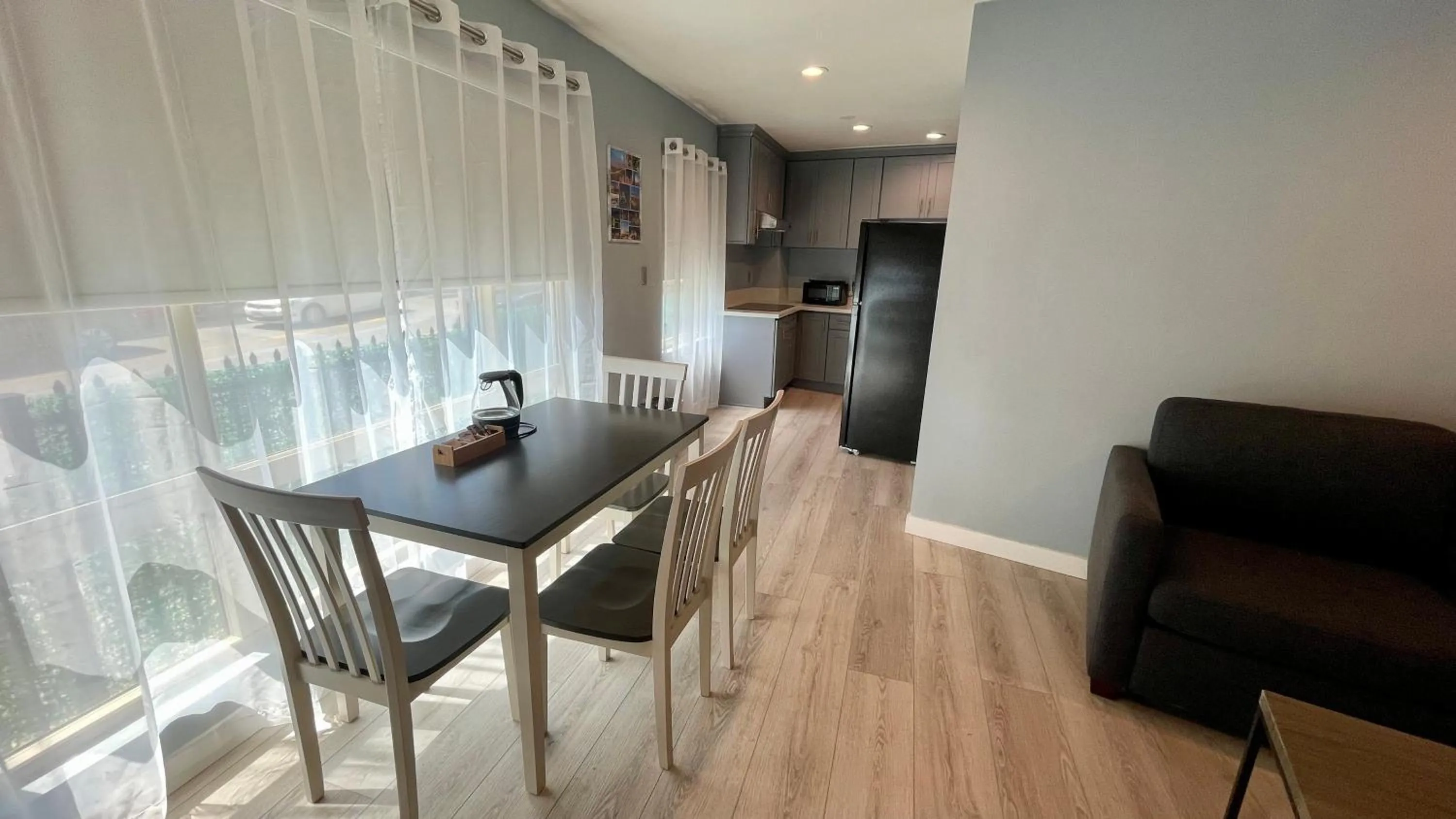 Kitchen or kitchenette in Quintessence ApartHotel