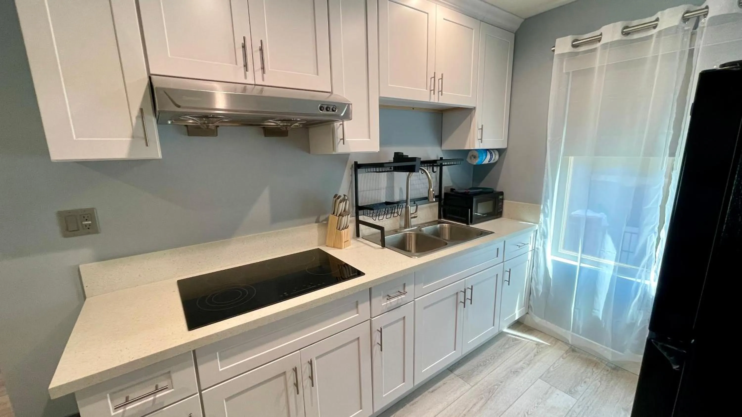 Kitchen or kitchenette in Quintessence ApartHotel