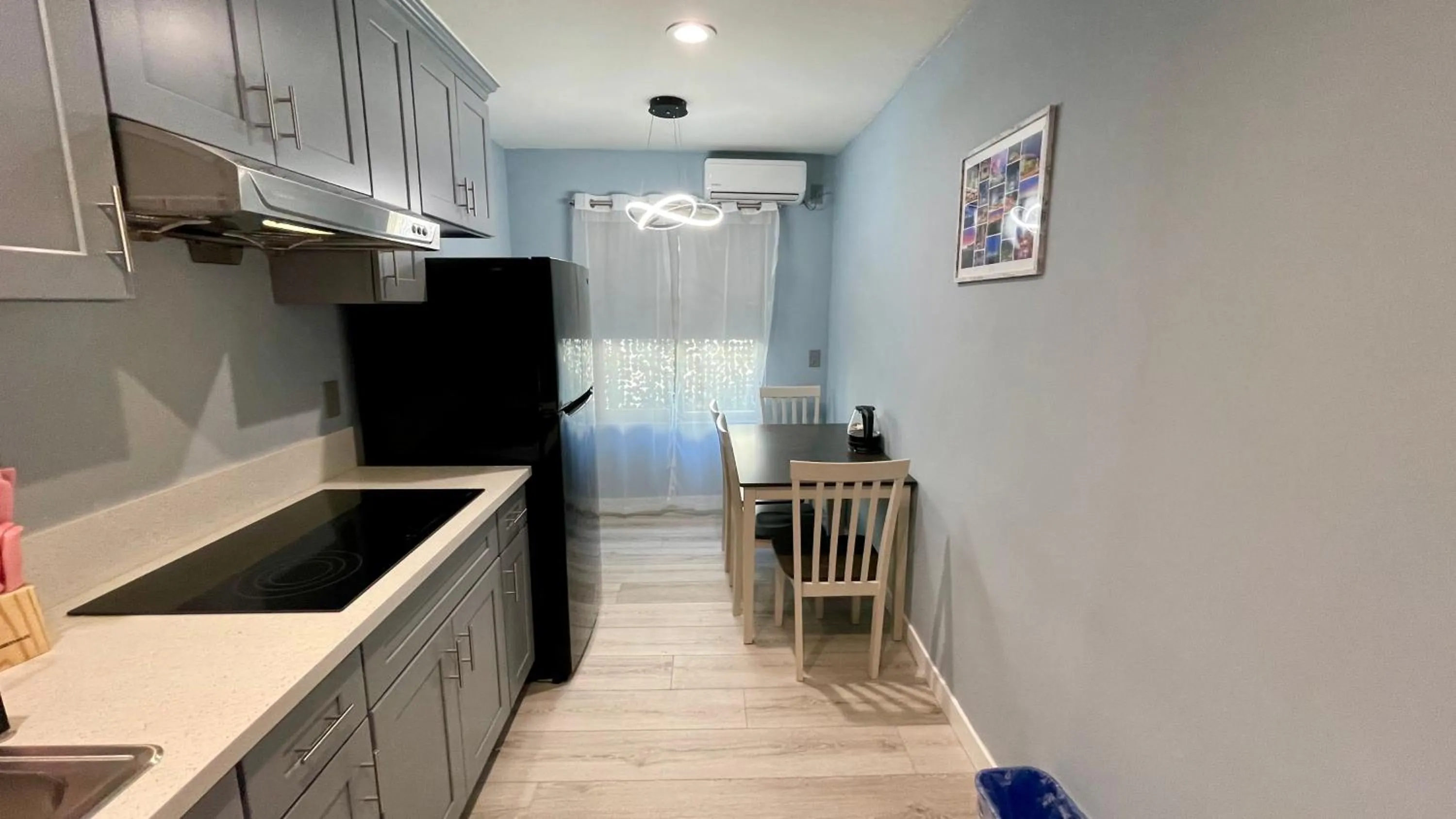 Kitchen or kitchenette in Quintessence ApartHotel