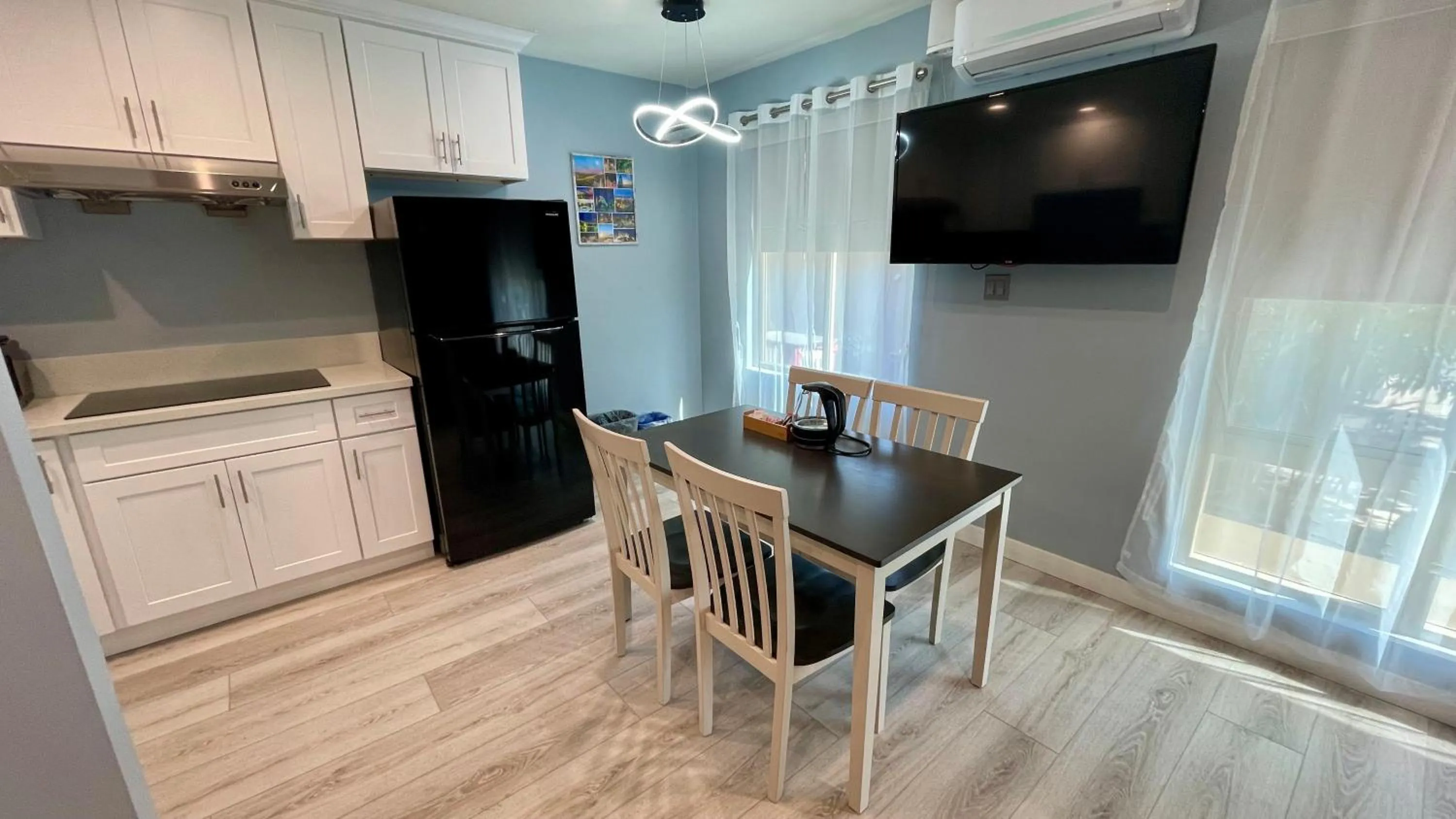 TV and multimedia in Quintessence ApartHotel