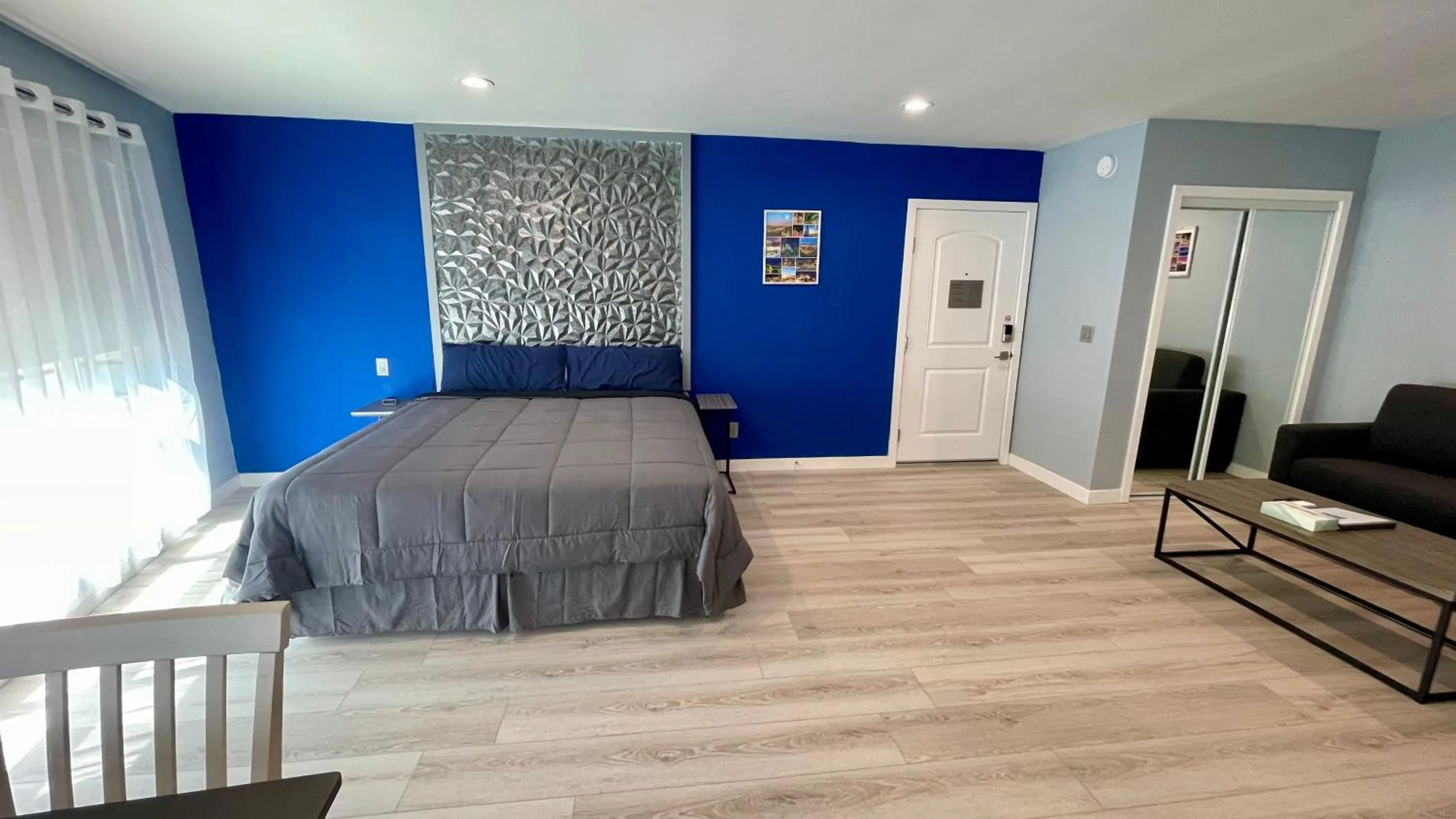 Bed in Quintessence ApartHotel