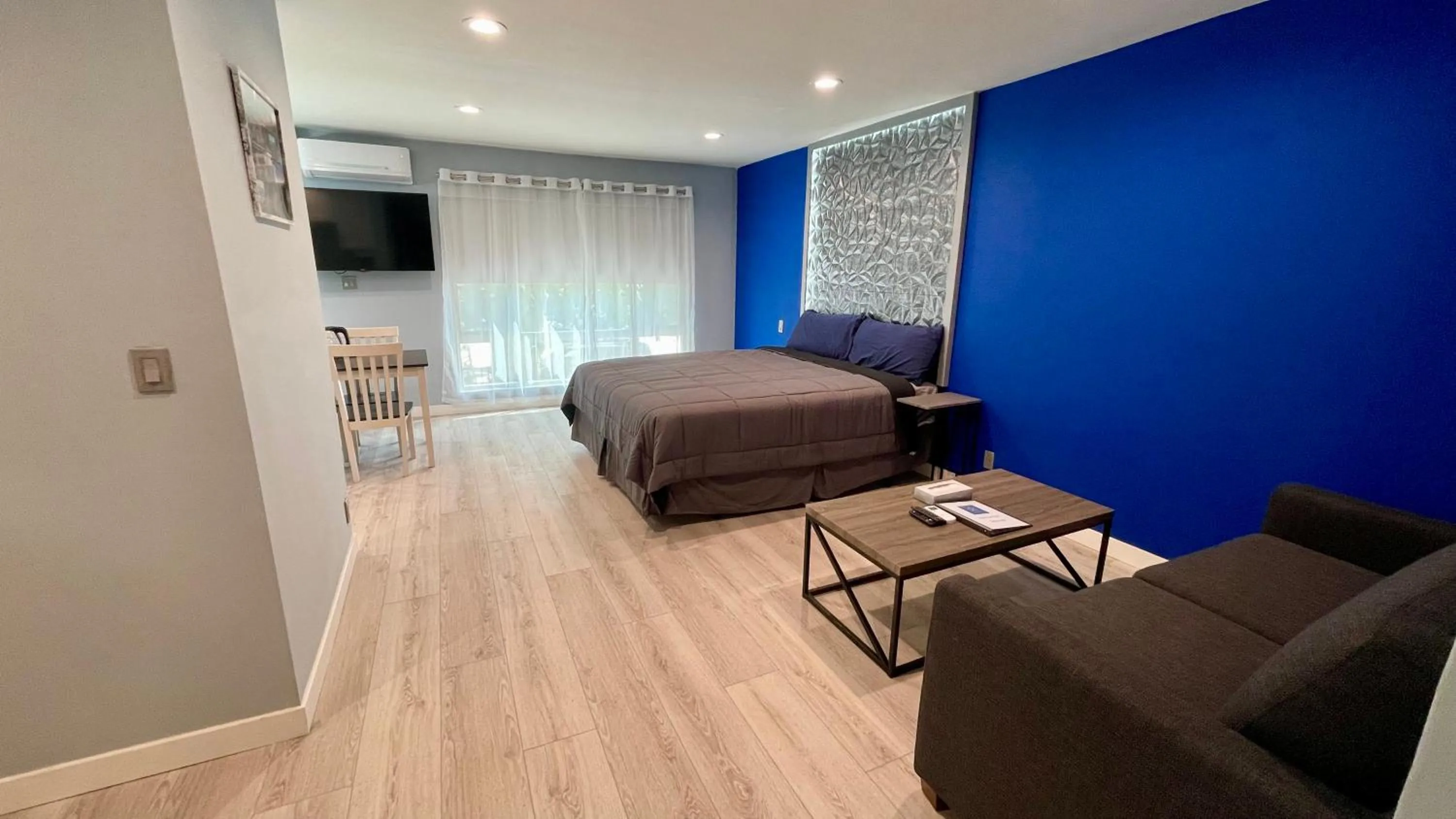 Bed in Quintessence ApartHotel