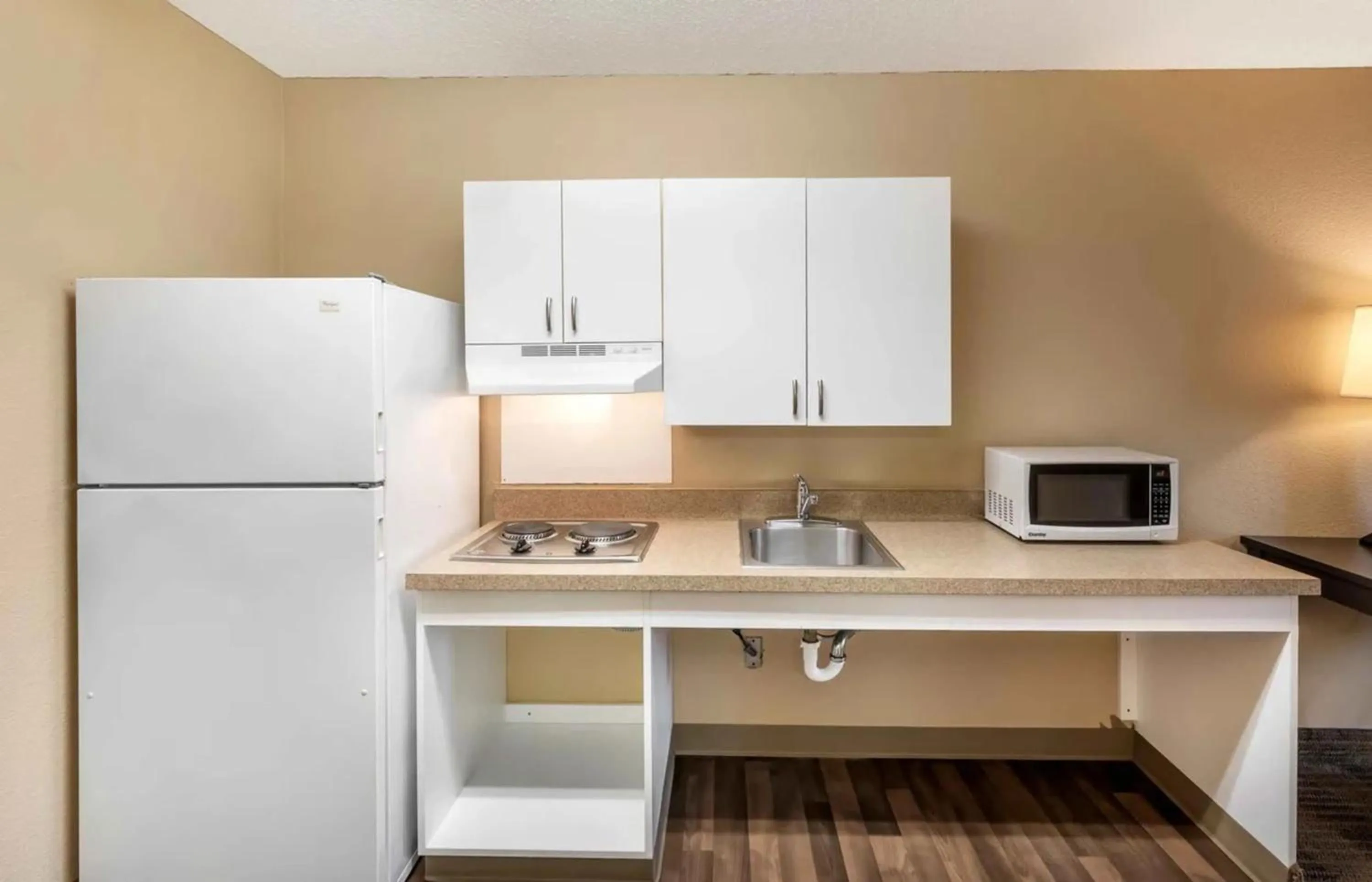 Kitchen or kitchenette in Relax Suites Extended Stay - La Mirada