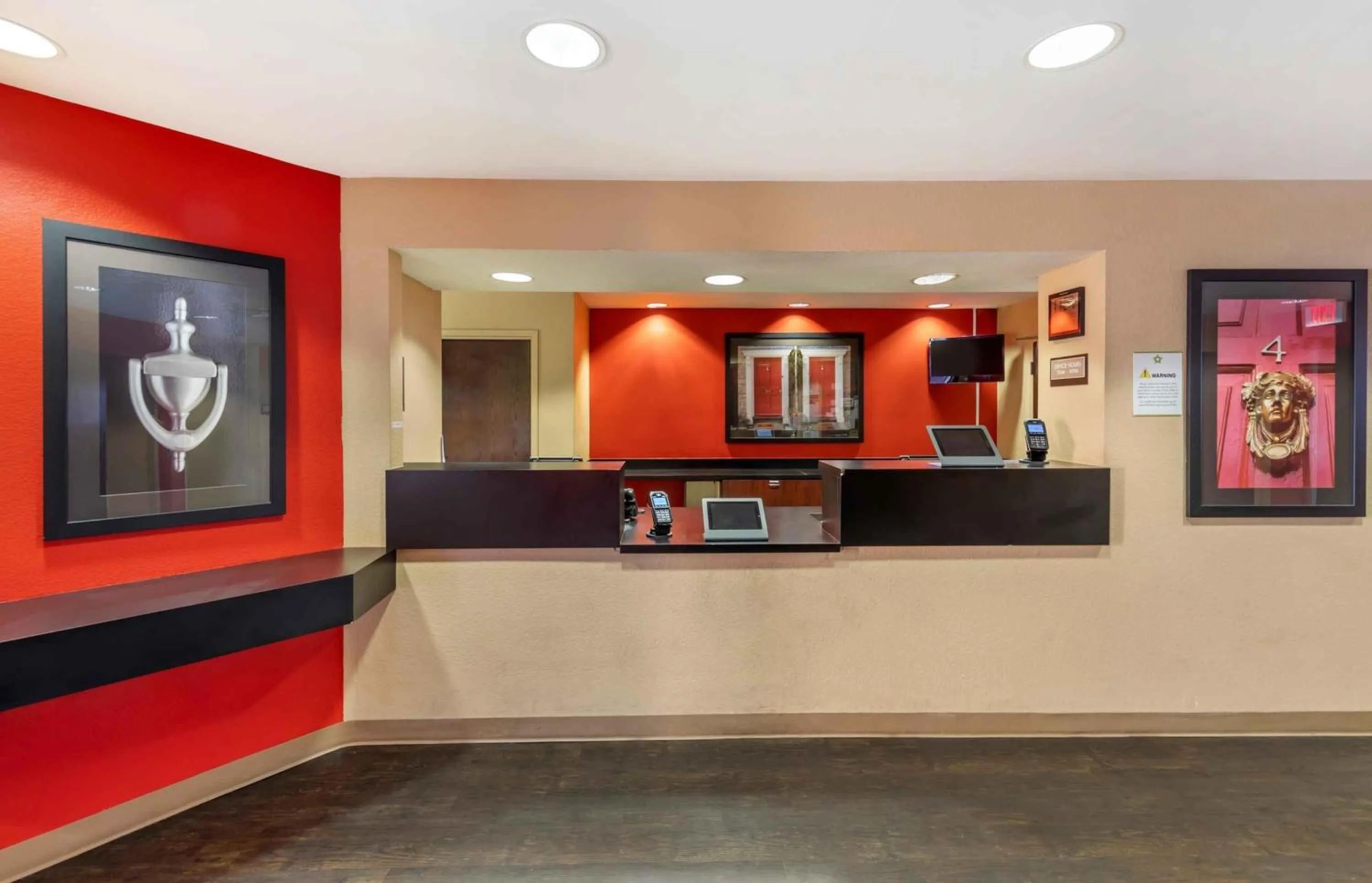 Lobby or reception in Relax Suites Extended Stay - La Mirada