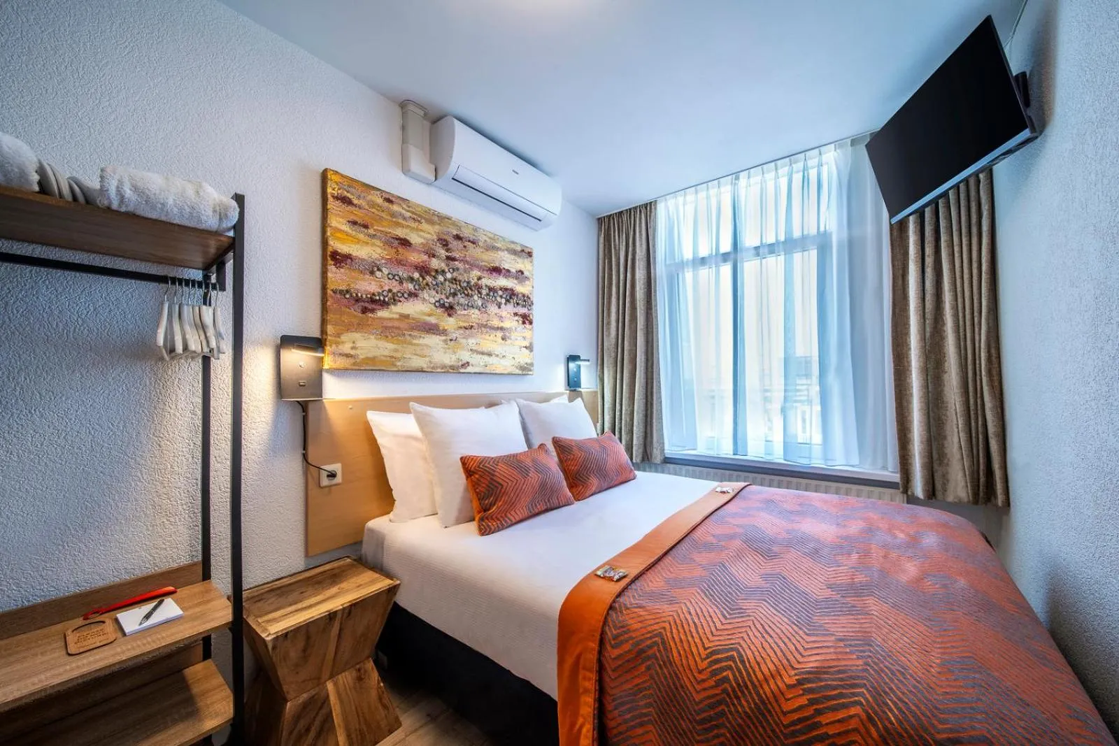 Bed in Jupiter Hotel