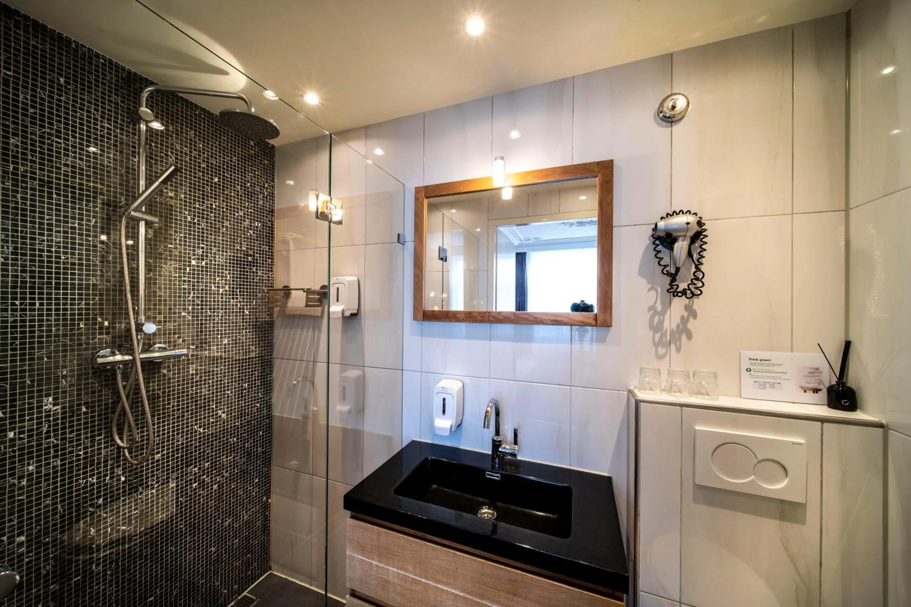 Bathroom in Jupiter Hotel