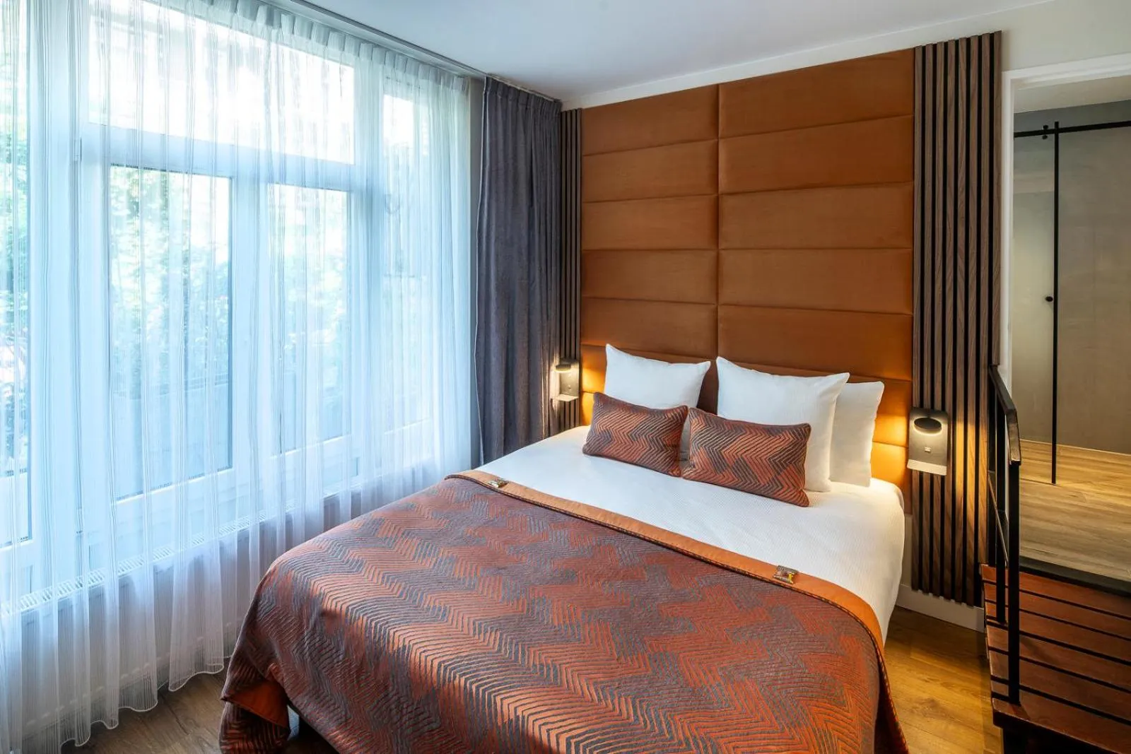 Bedroom, Bed in Jupiter Hotel