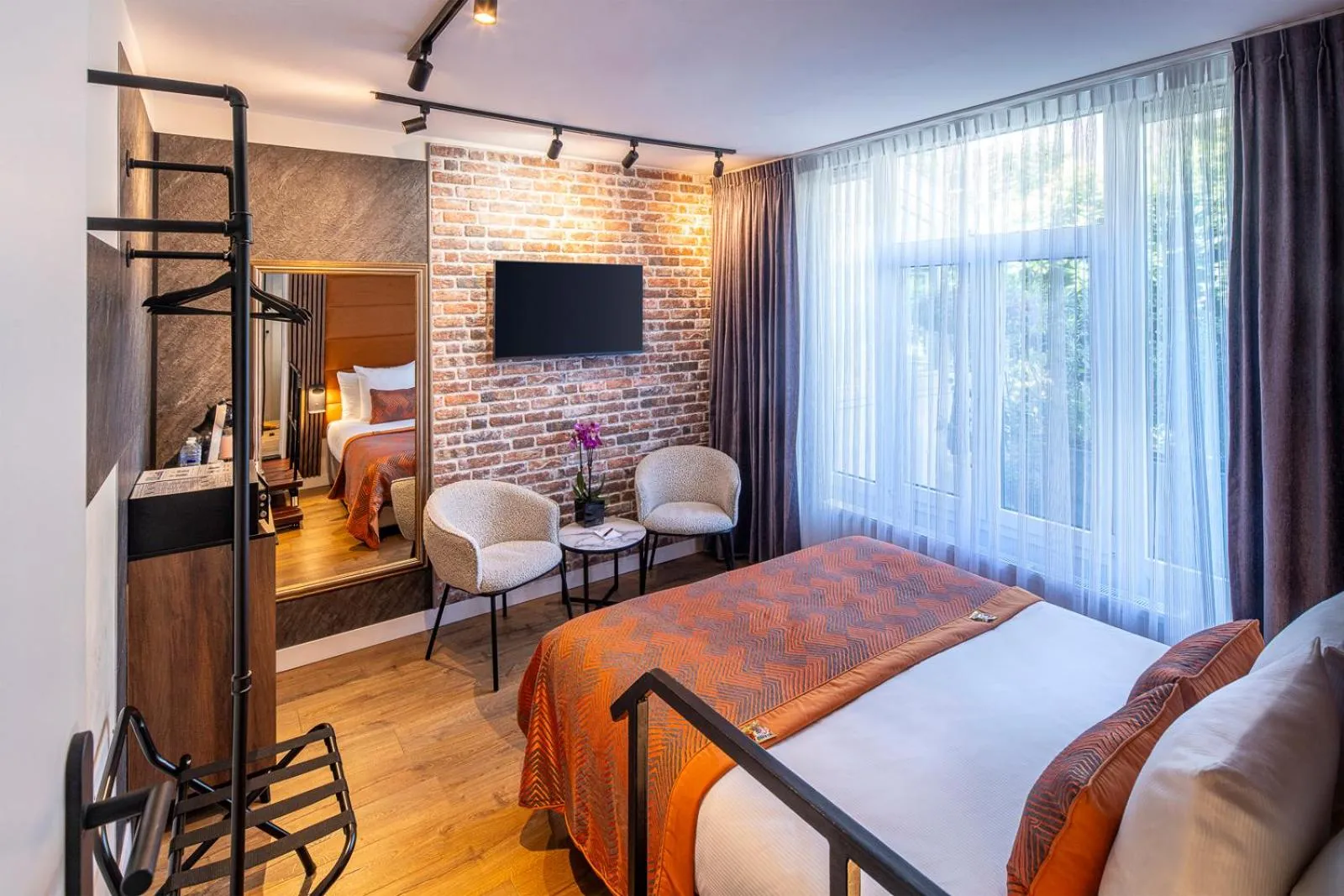 TV and multimedia, Bed in Jupiter Hotel