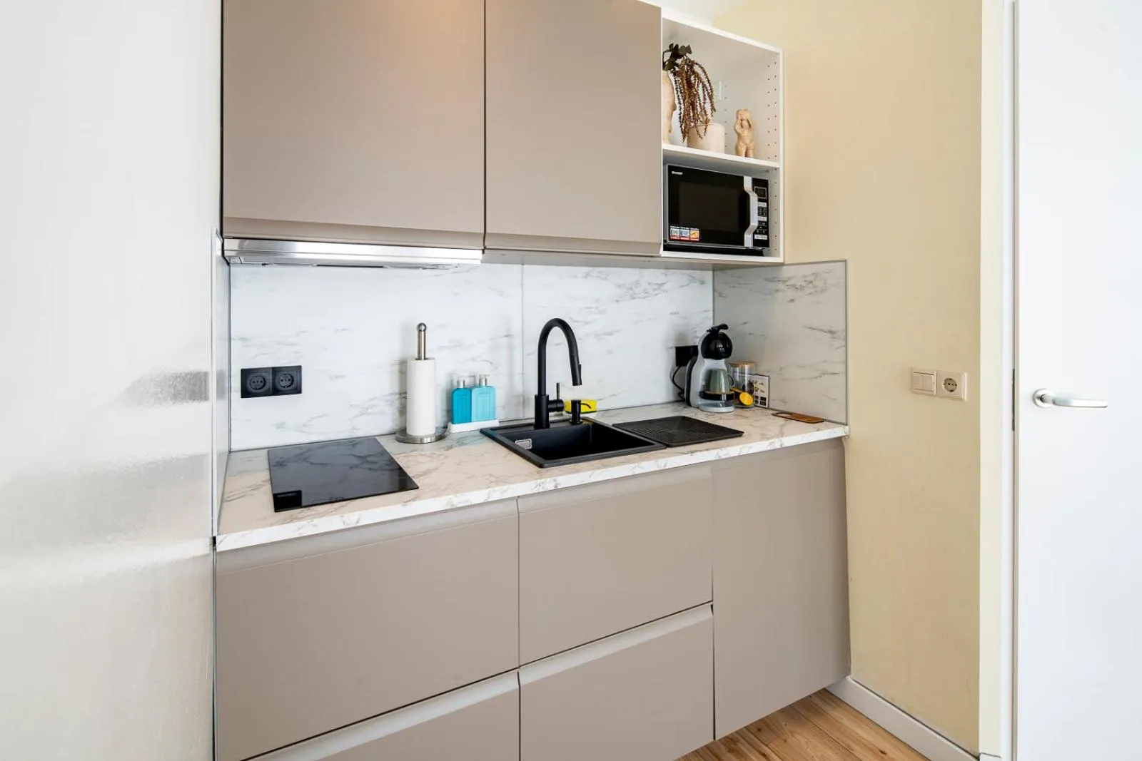 Coffee/tea facilities in Jupiter Hotel