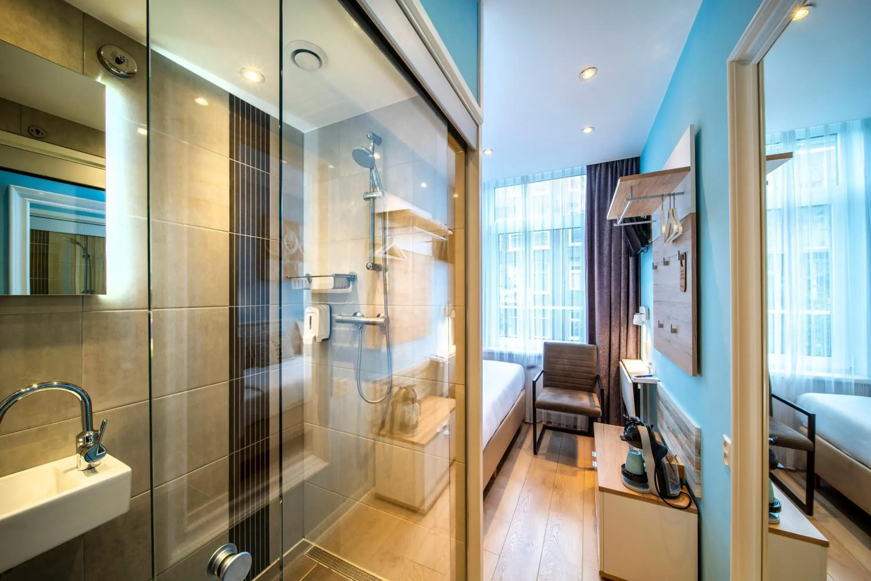 Small Single Room in Jupiter Hotel Small Single Room in Jupiter Hotel