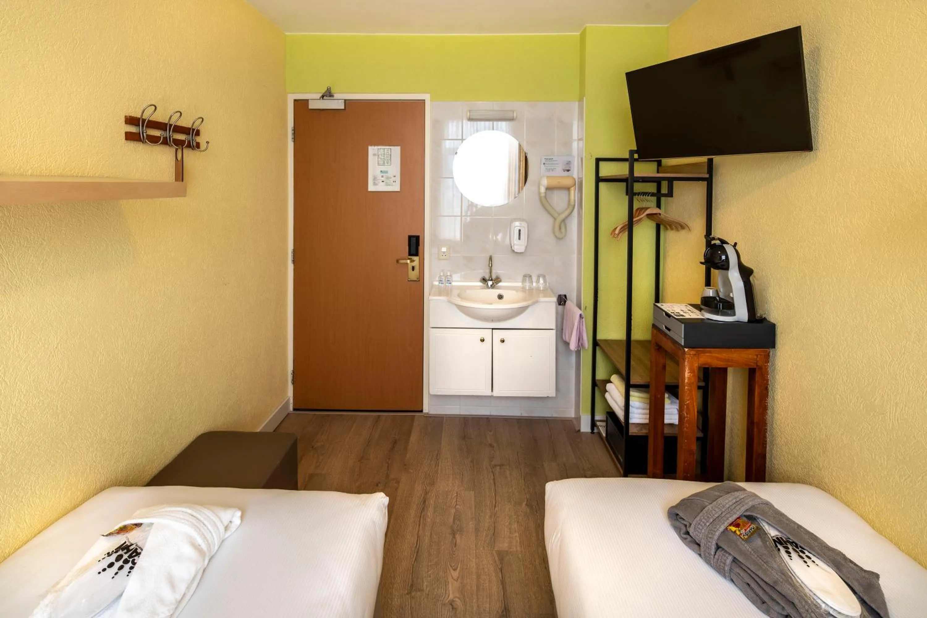 Bedroom, Bed in Jupiter Hotel