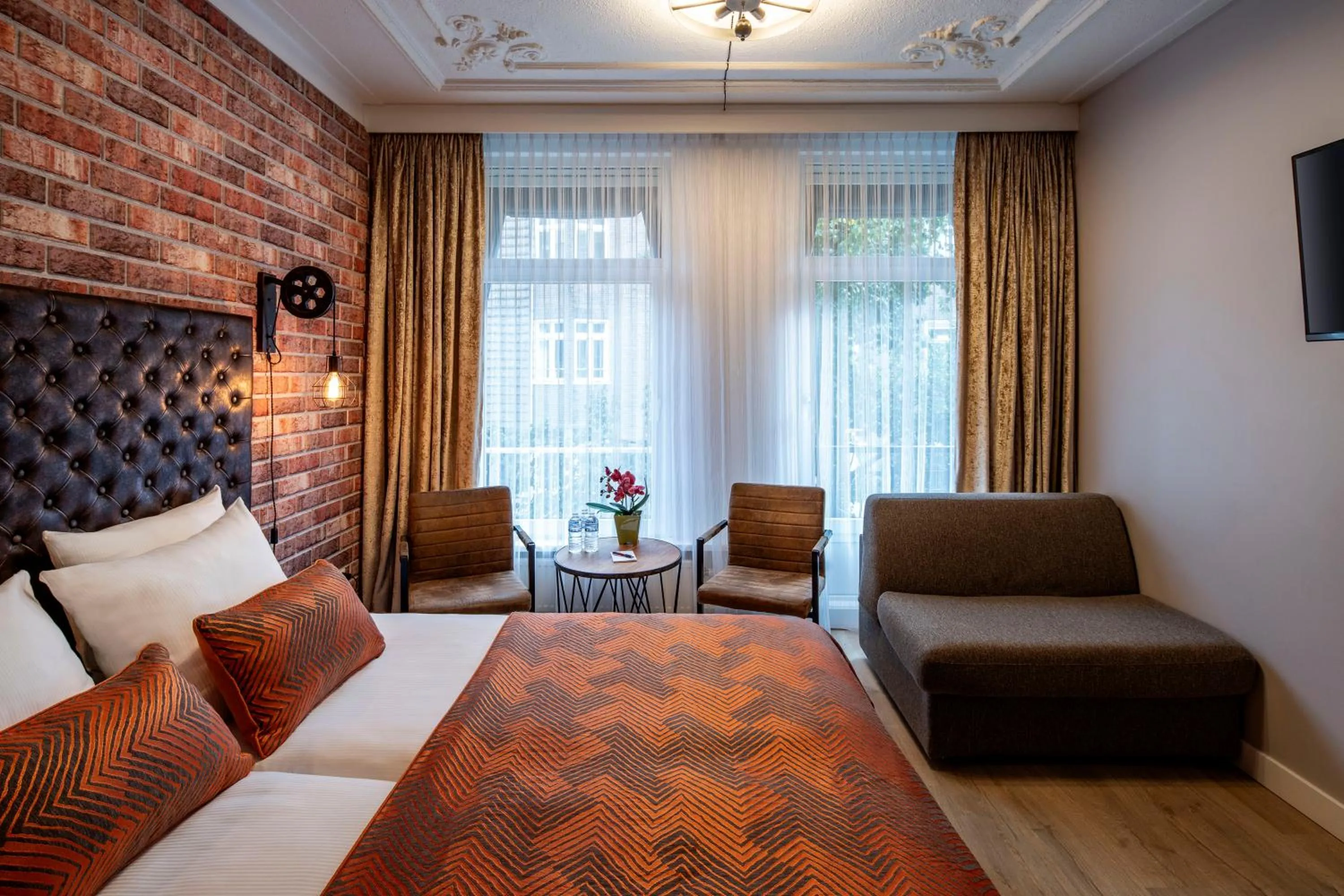 Bed in Jupiter Hotel