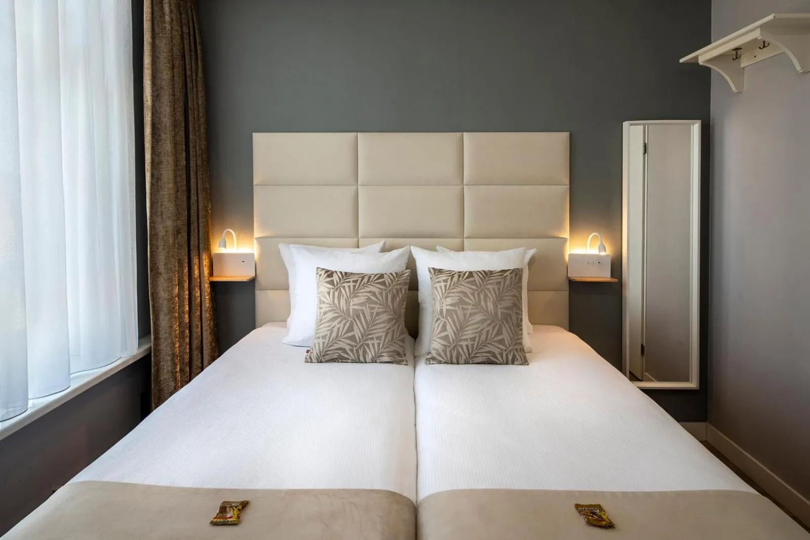 Bedroom, Bed in Jupiter Hotel