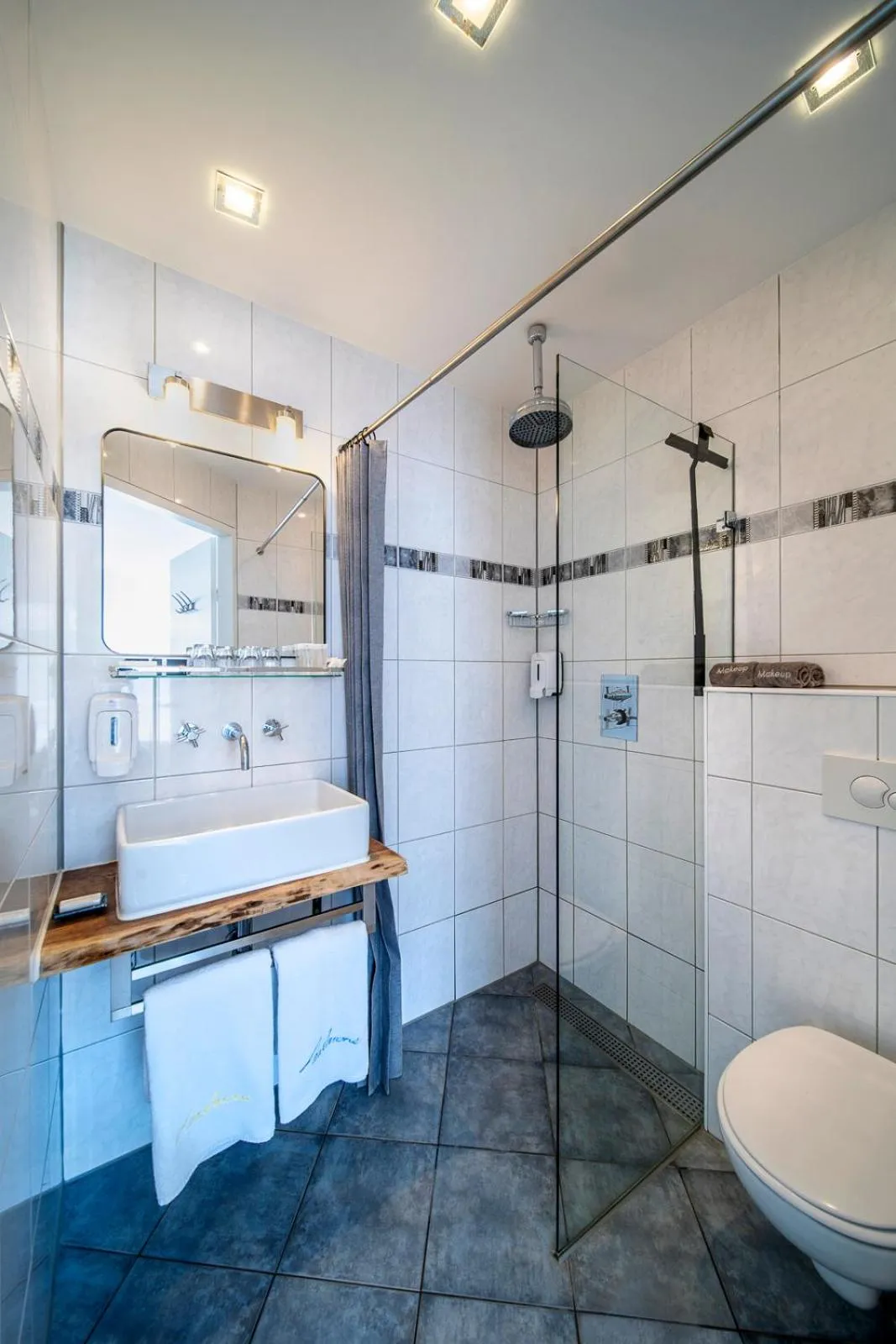 Shower in Jupiter Hotel