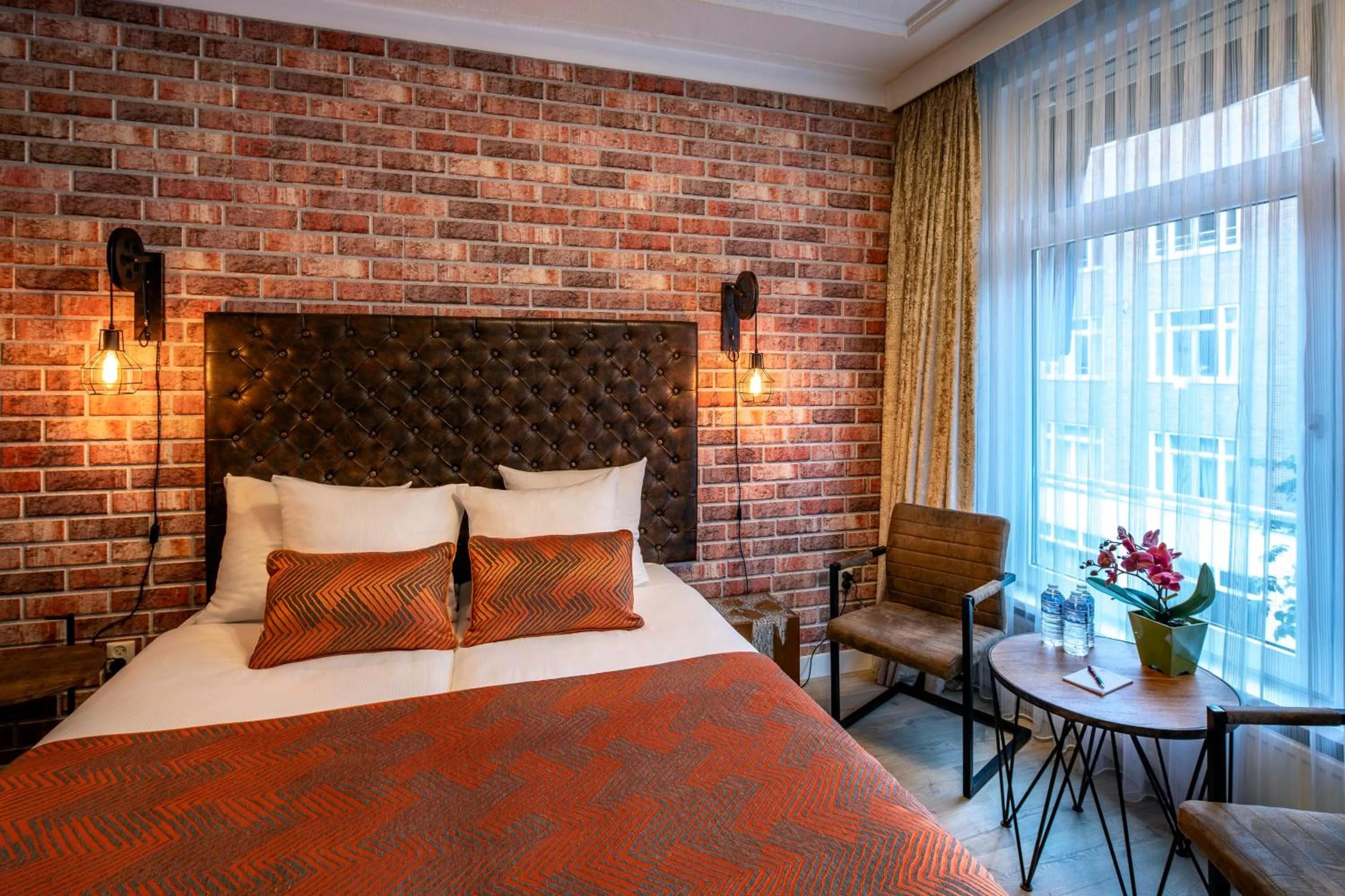 Bedroom, Bed in Jupiter Hotel