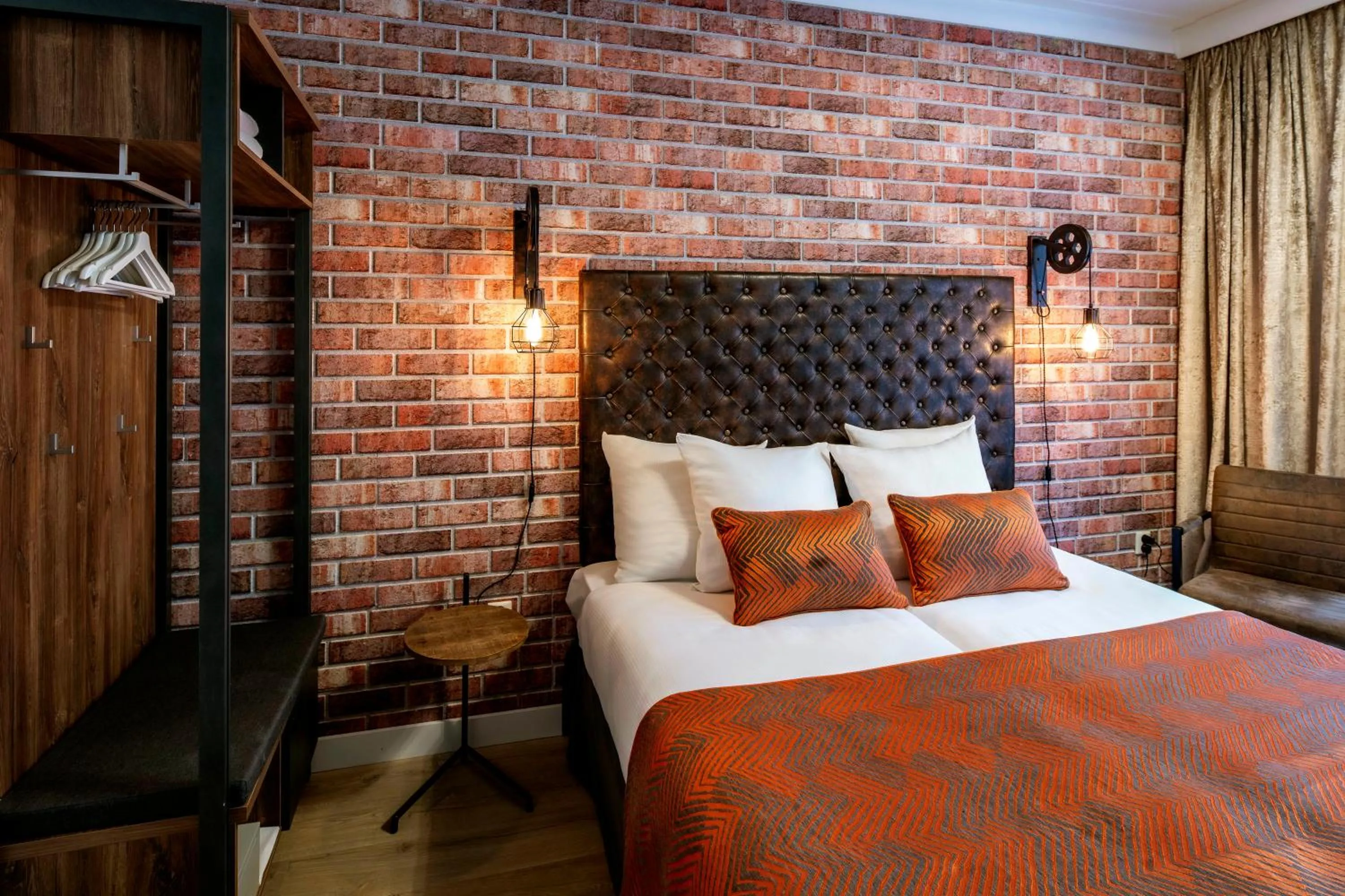 Bedroom, Bed in Jupiter Hotel