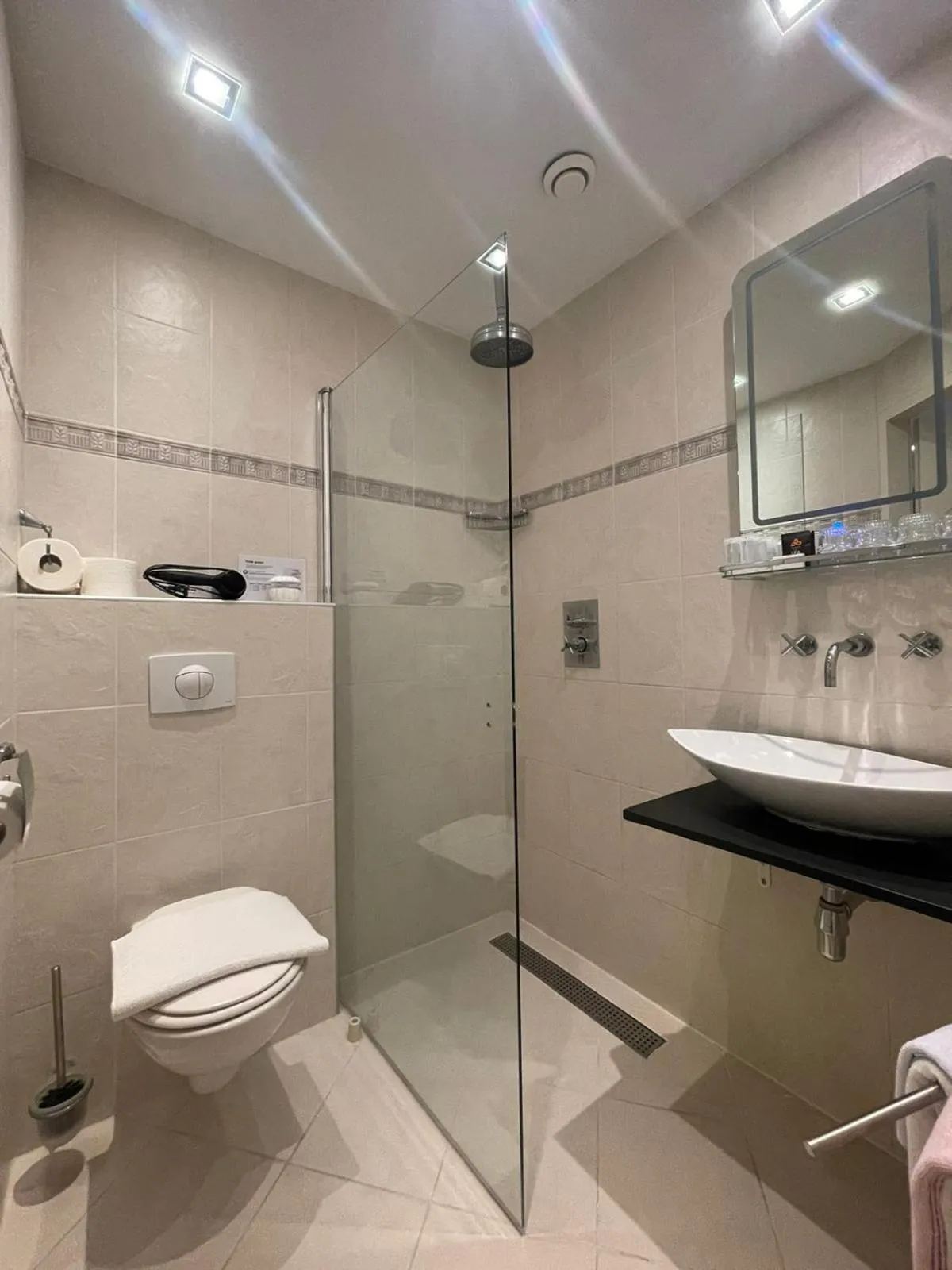 Toilet in Jupiter Hotel