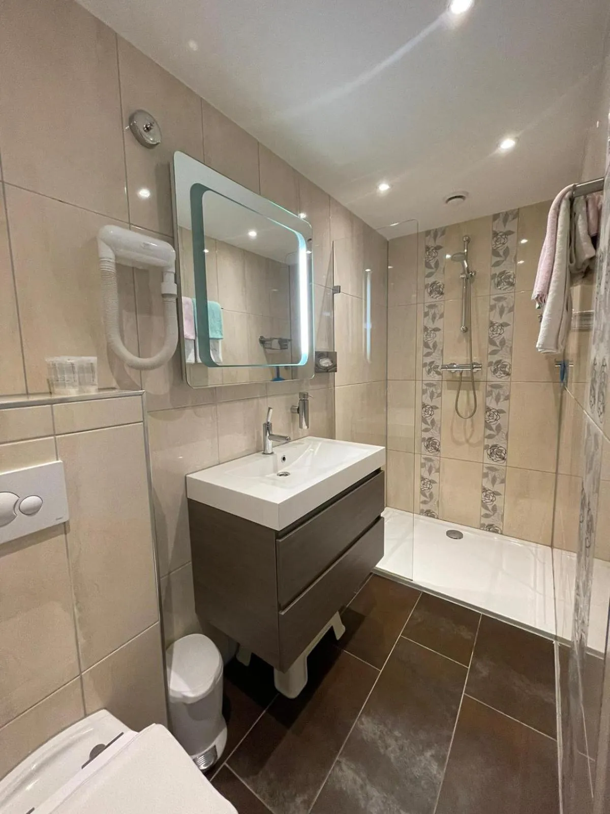 Bathroom in Jupiter Hotel