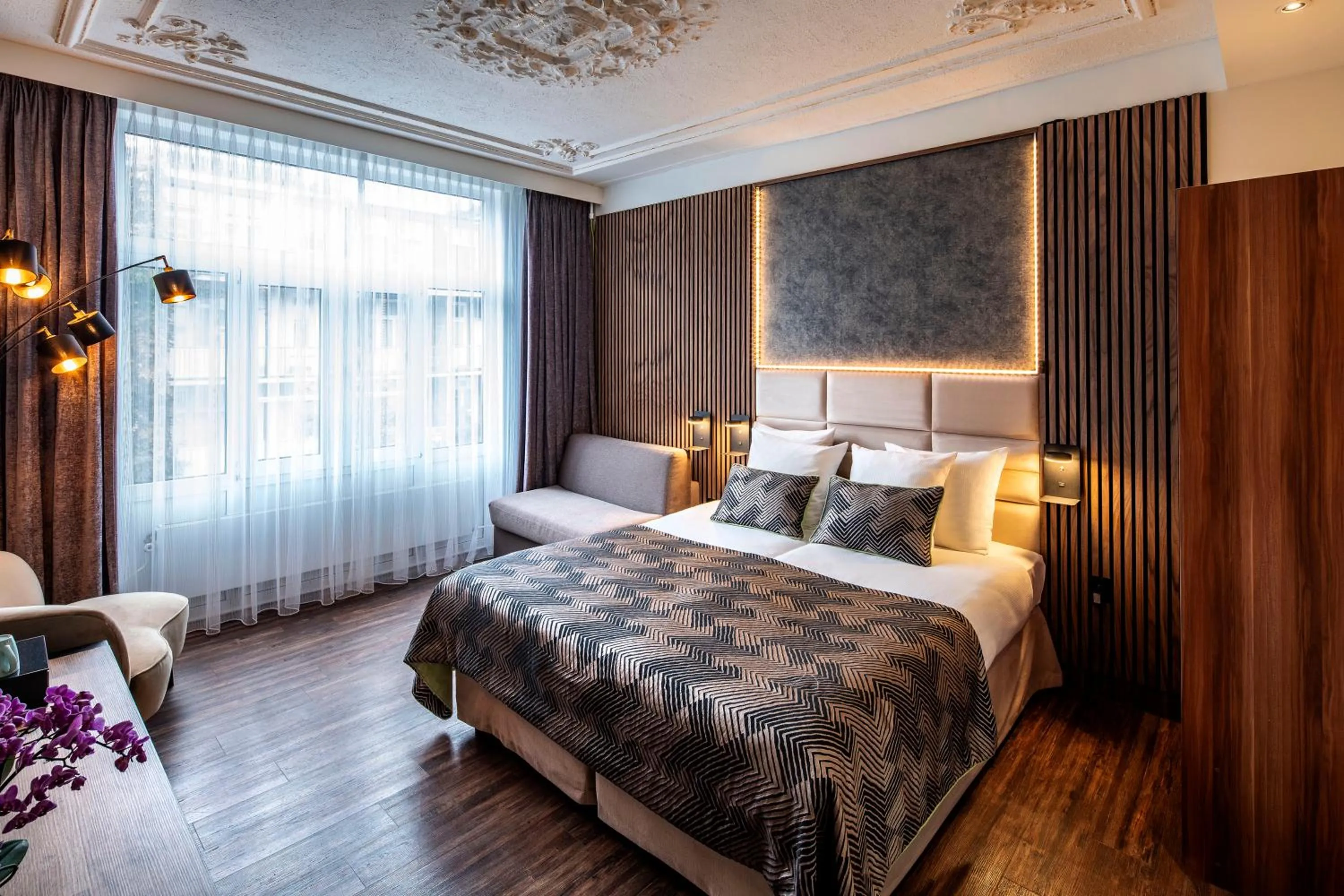 Bedroom, Bed in Jupiter Hotel