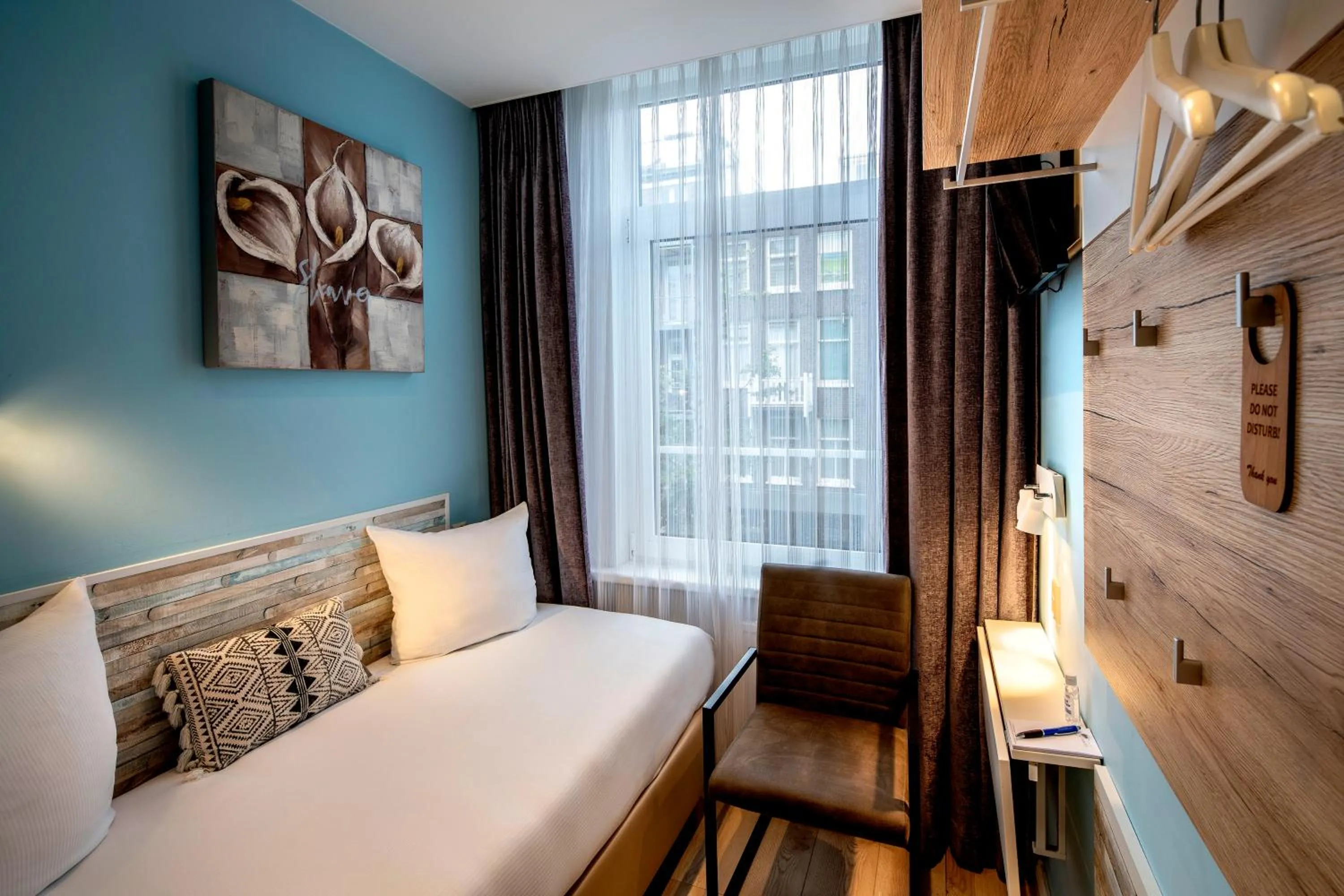 Bedroom, Bed in Jupiter Hotel