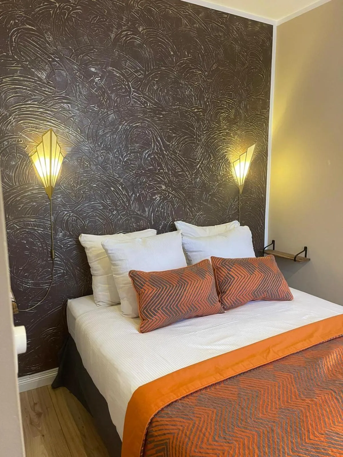 Bedroom, Bed in Jupiter Hotel