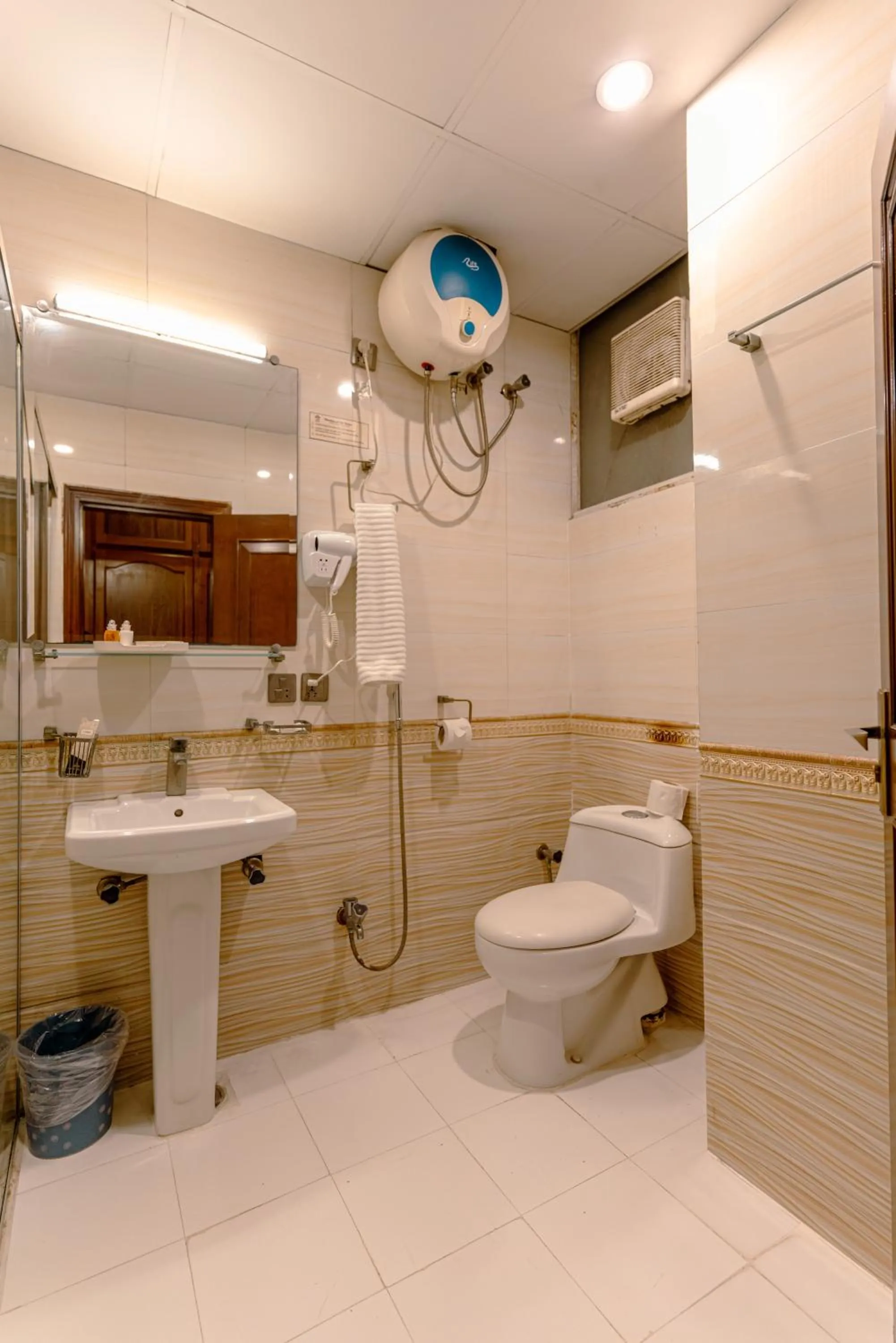Bathroom in Shelton's Rezidor Peshawar