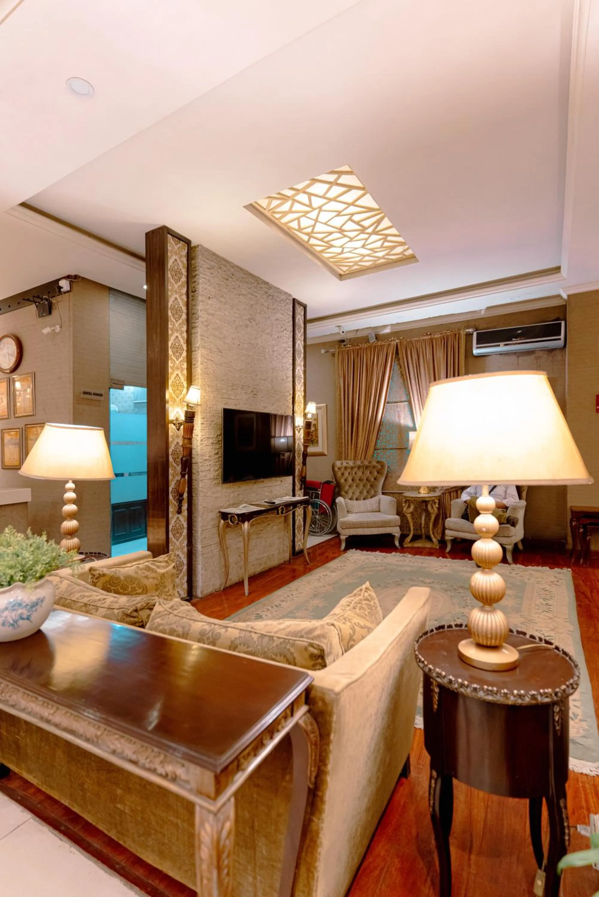 Shelton's Rezidor Peshawar