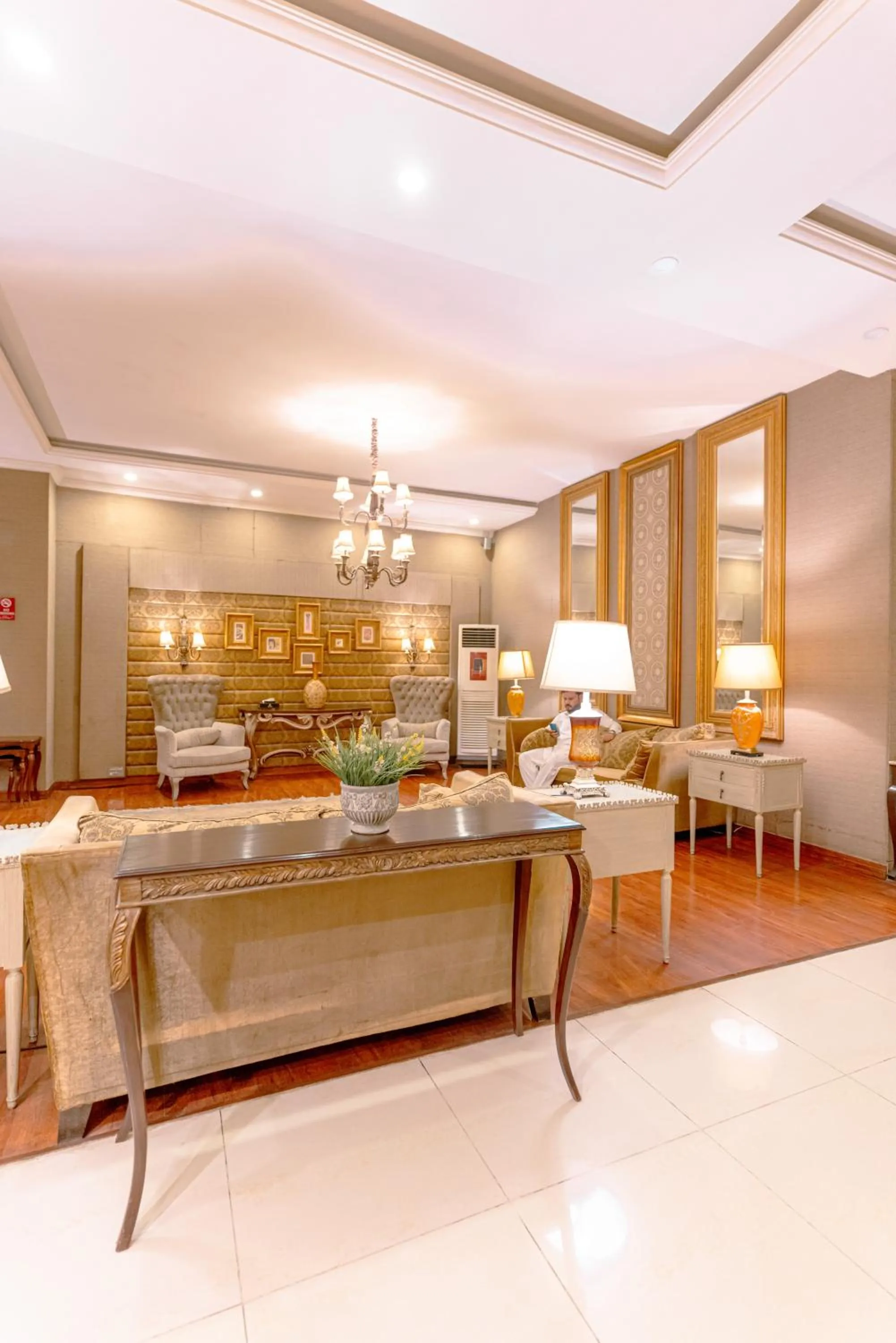 Shelton's Rezidor Peshawar