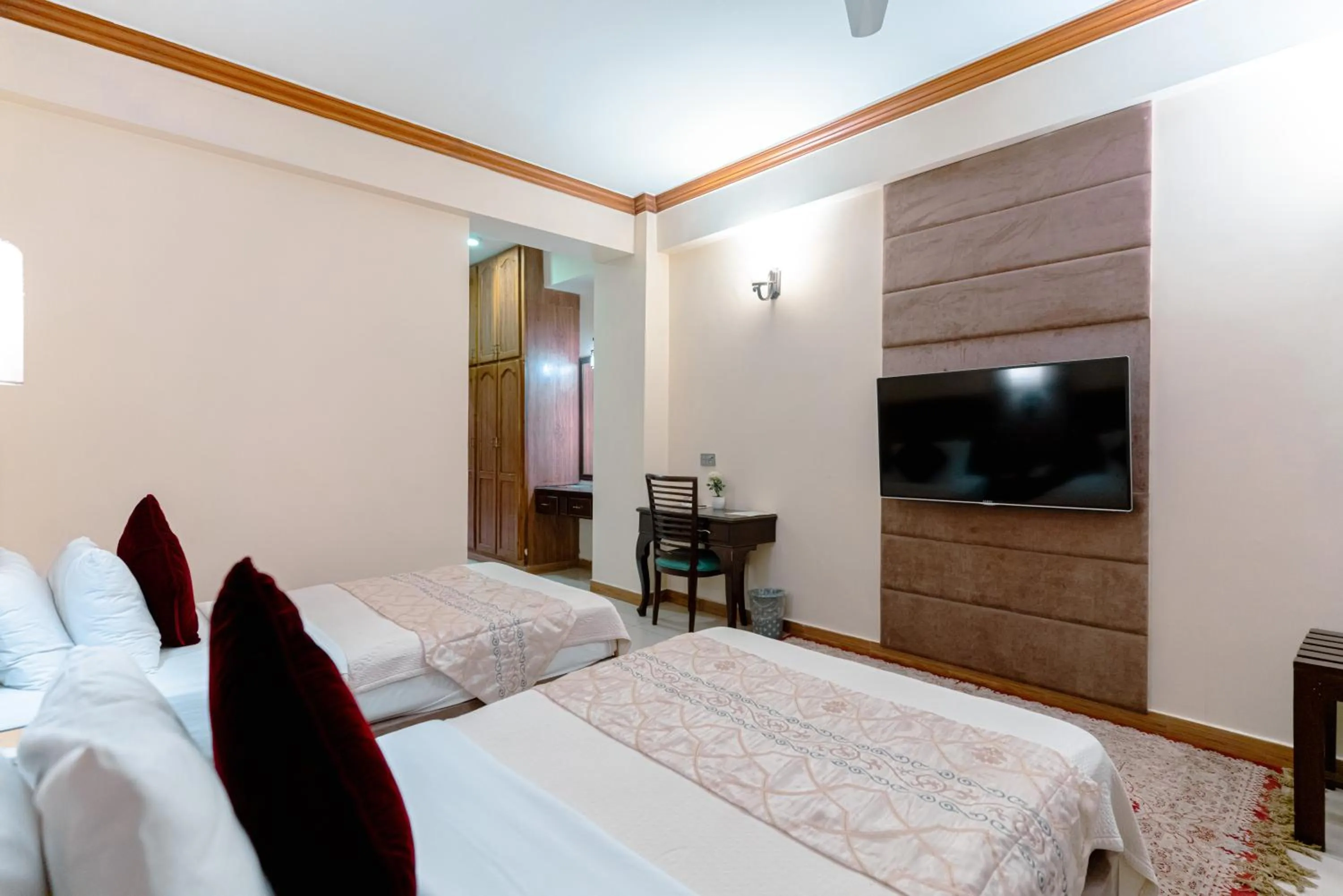 Breakfast, Bed in Shelton's Rezidor Peshawar