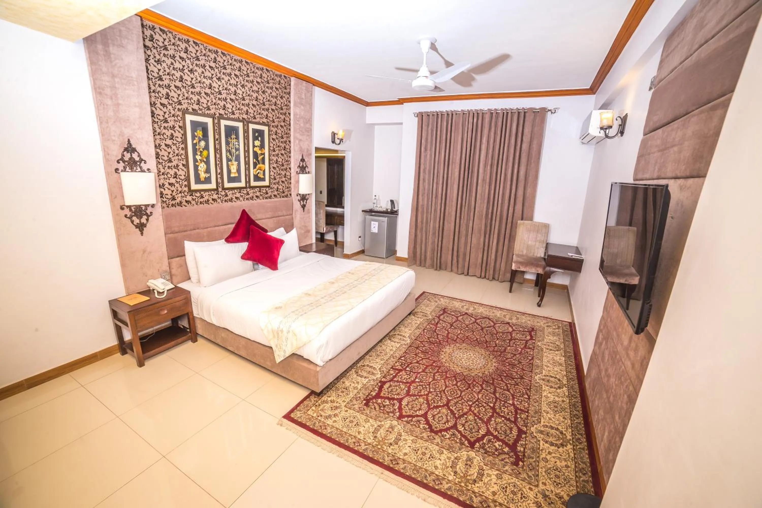 Bed in Shelton's Rezidor Peshawar