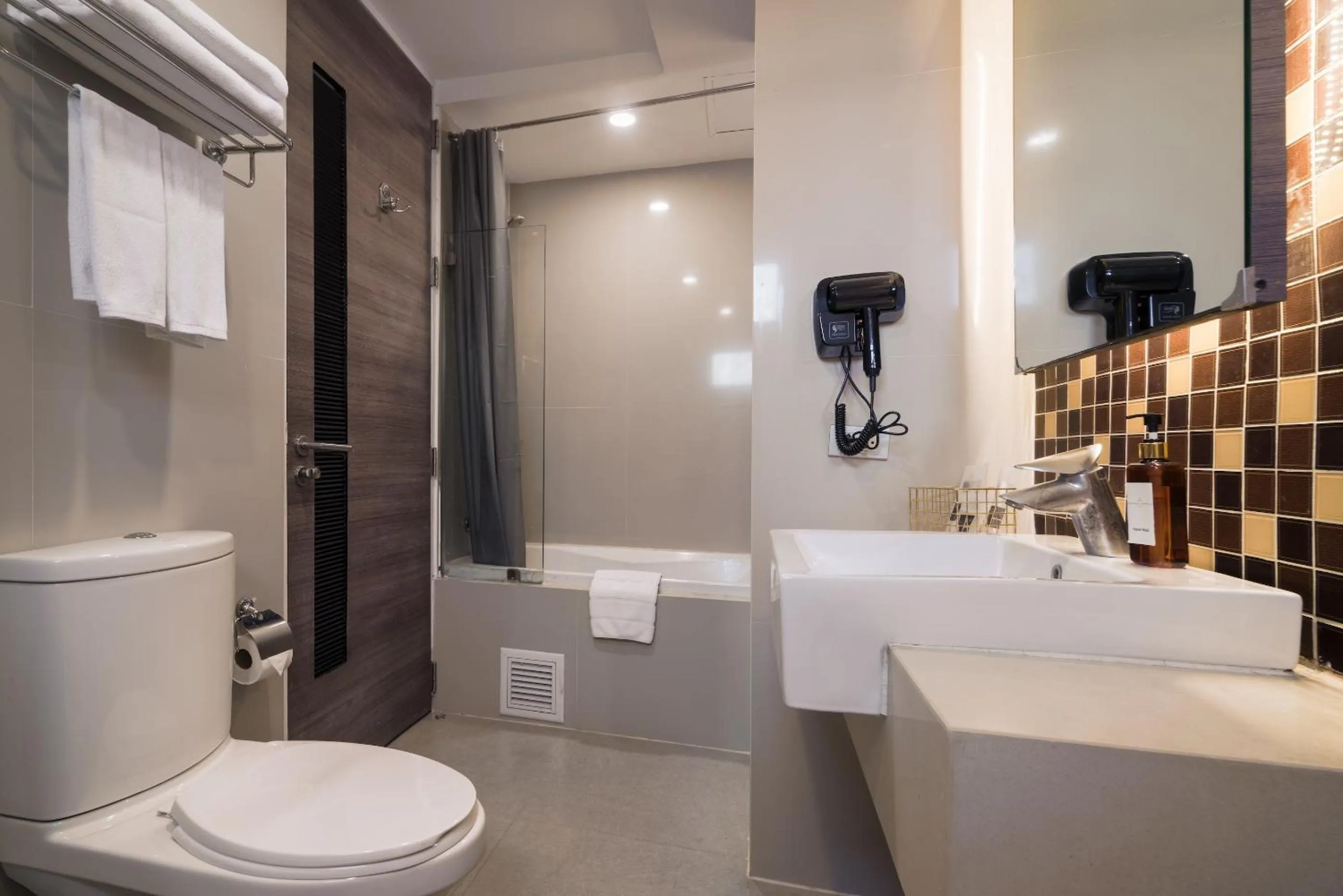 Toilet in Aspira Suites Sukhumvit 20