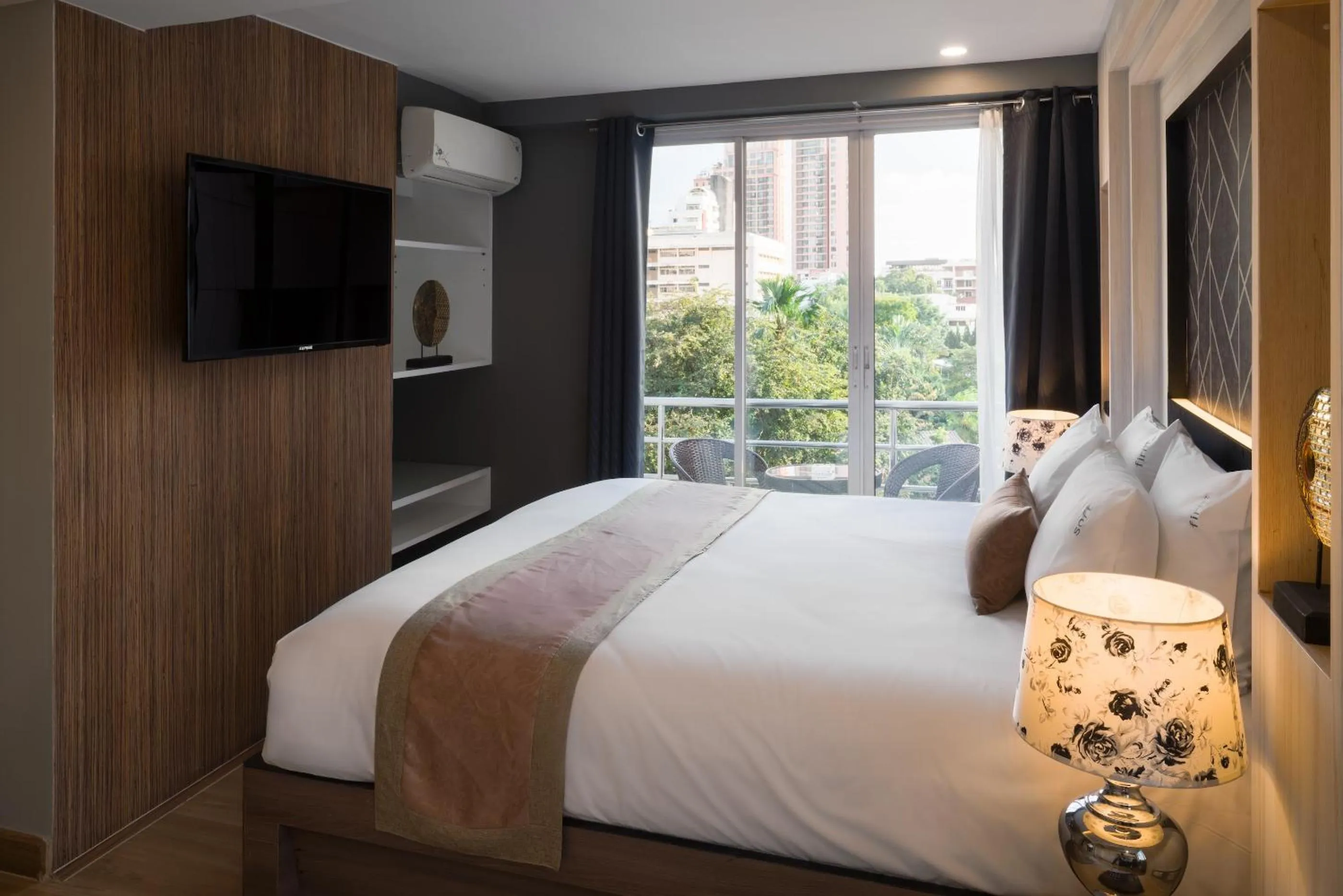 Bedroom, Bed in Aspira Suites Sukhumvit 20