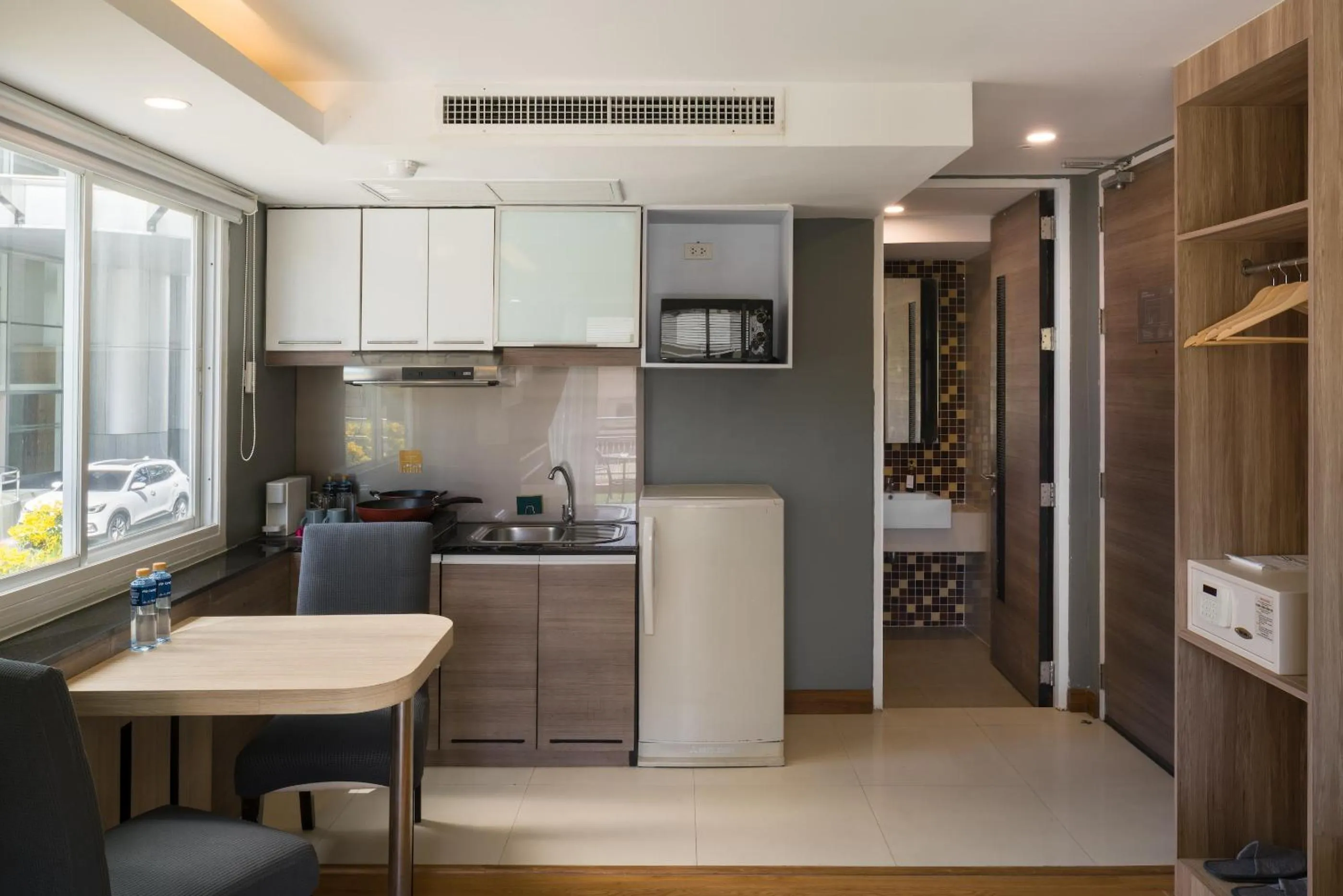 Kitchen or kitchenette in Aspira Suites Sukhumvit 20