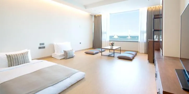 Bed in Hotel Central Bay