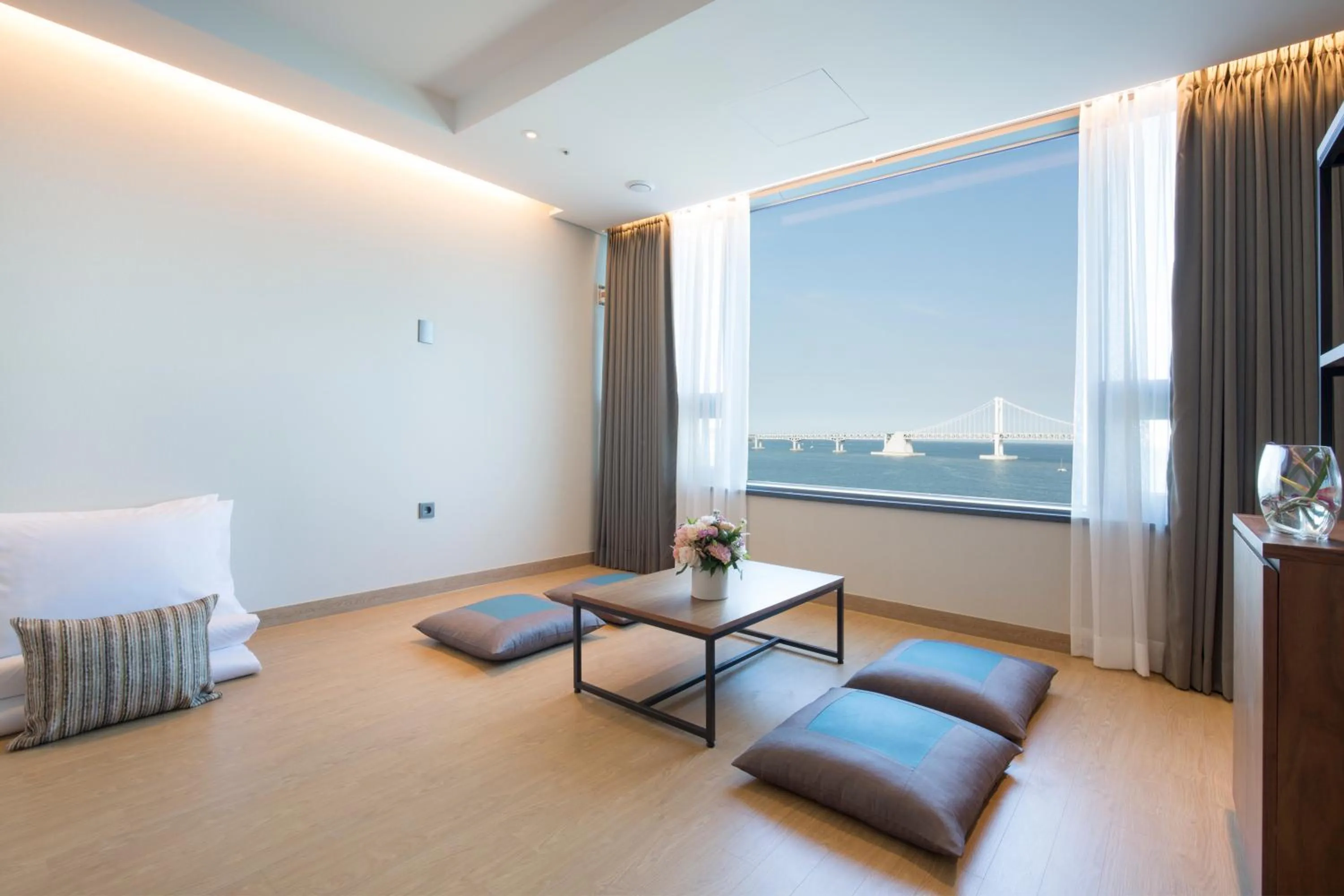 Bed in Hotel Central Bay