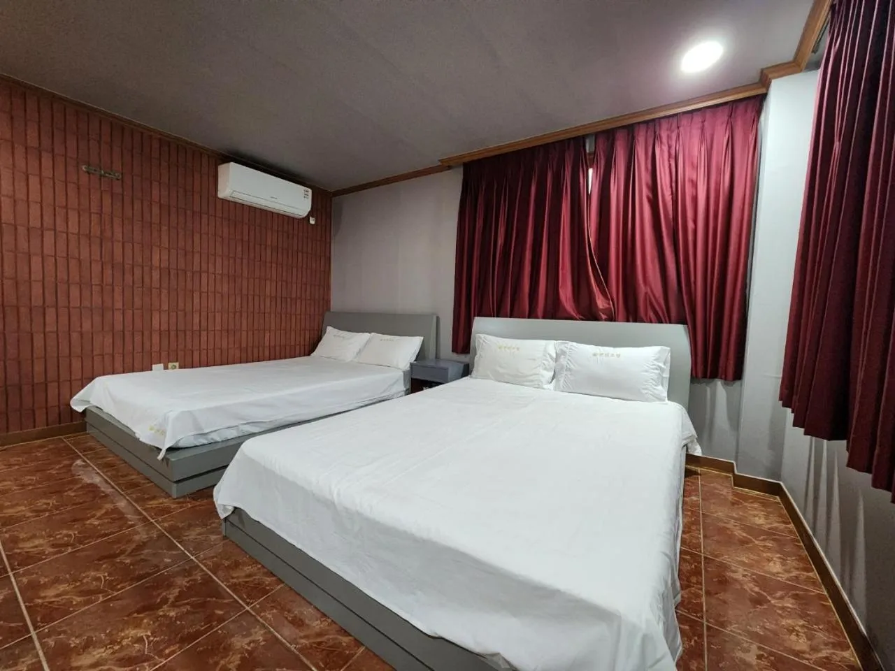 Bed in Busan Station Centum Hotel