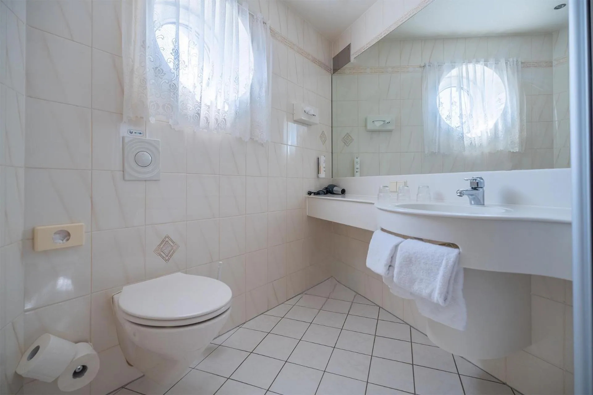 Toilet in Hotel Sonne